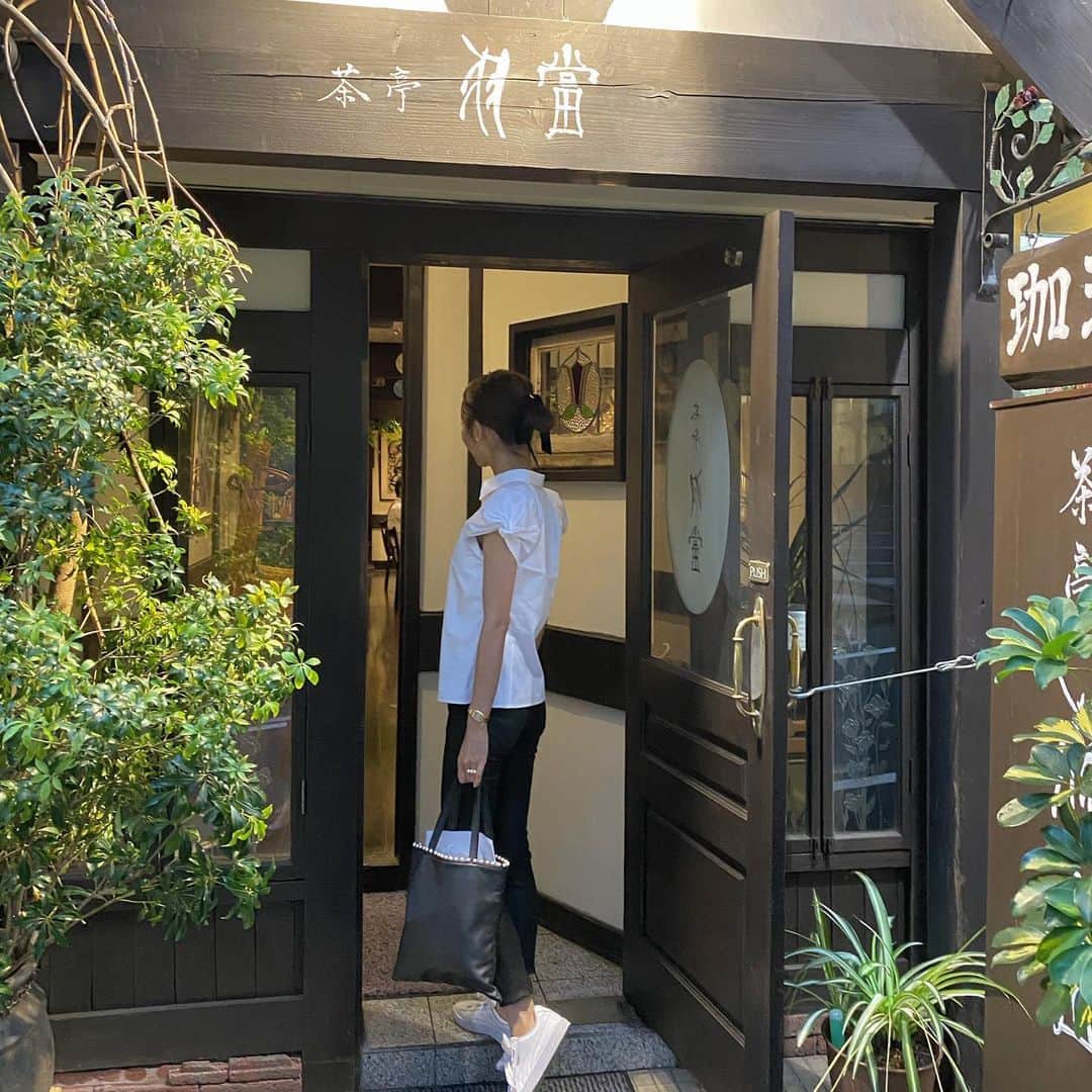 木本泉さんのインスタグラム写真 - (木本泉Instagram)「-﻿ 昭和な雰囲気の喫茶店へ🍰﻿ ﻿ 渋谷のど真ん中って忘れちゃうほど、中に入るとほっこり寛げる😌﻿ ﻿ カフェでなく、喫茶店。﻿ 懐かしい。﻿ ﻿ 昔、おじいちゃんと行った近所の喫茶店を思い出しました☕️﻿ ﻿ #渋谷#渋谷カフェ#喫茶店#茶亭羽當」7月17日 19時44分 - izumikimoto