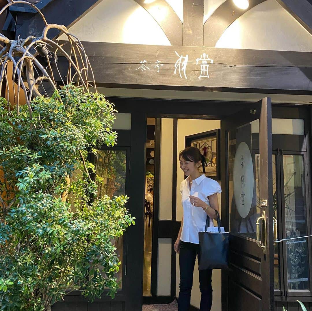 木本泉さんのインスタグラム写真 - (木本泉Instagram)「-﻿ 昭和な雰囲気の喫茶店へ🍰﻿ ﻿ 渋谷のど真ん中って忘れちゃうほど、中に入るとほっこり寛げる😌﻿ ﻿ カフェでなく、喫茶店。﻿ 懐かしい。﻿ ﻿ 昔、おじいちゃんと行った近所の喫茶店を思い出しました☕️﻿ ﻿ #渋谷#渋谷カフェ#喫茶店#茶亭羽當」7月17日 19時44分 - izumikimoto