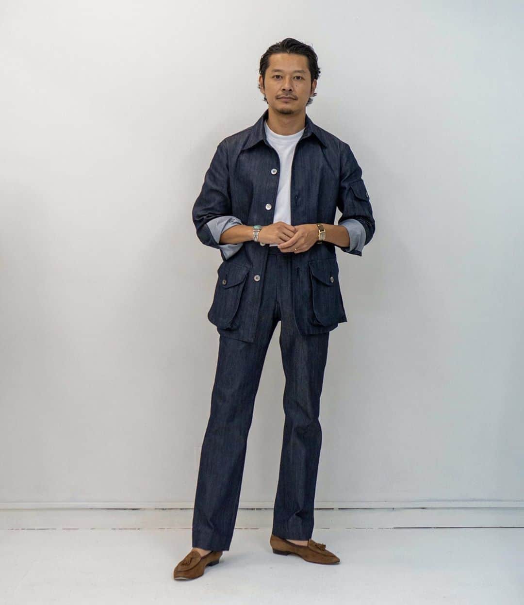 高田朋佳のインスタグラム：「Denim suit... YouTube 本日21時に公開致します！ 展示会開催中のため、１日ズレてしまい申し訳ございません😭🙏 ———————————————————————— #summersuits #suitsstyle #summerstyle #mensstyle #mensstyleguide #menswear #blazerstyle  #takadachannel #youtuber #onlyone #newcolonialstyle #jetset #singapore #luxuryresort #colonyclothing #singaporelife #singaporestyle  #lifestyle #fashion #mensfashions #dapper #igfashion #sprezzatura」
