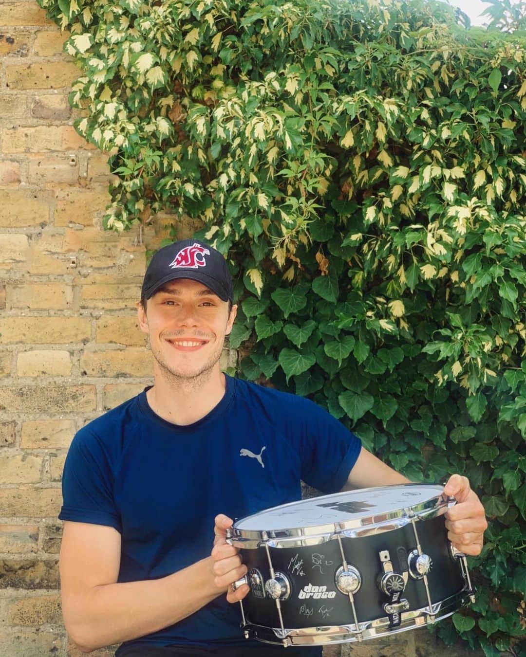 Don Brocoさんのインスタグラム写真 - (Don BrocoInstagram)「‪Today we’re launching a prize draw in aid of @doctorswithoutborders lifesaving work in Yemen. One of Matt’s @nataldrumsofficial snares signed by the whole gang is up for grabs as well as guestlist+M&G for a DB headline show of your choice & used Broco signature @VaterDrumsticks. Please get involved if u can ❤️ Link in bio @givergy」7月18日 1時26分 - donbroco