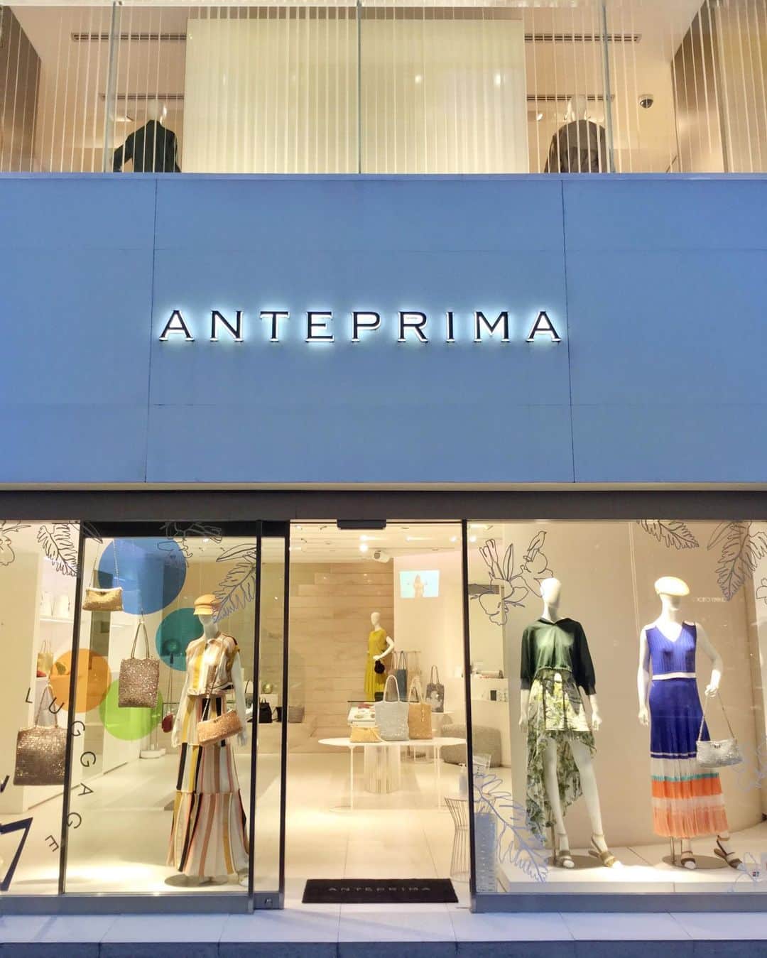 ANTEPRIMAさんのインスタグラム写真 - (ANTEPRIMAInstagram)「⁣ A striking  #ANTEPRIMA FW20-21 presentation is set at our #GINZA store! The newly launched #LUREX collection and other FW20-21 Collection are there from now on to 2nd August (Sun). See you at the GINZA “NEW ARRIVAL FAIR"!⁣ ⁣ #WIREBAG247 #Classic #Style #Fashion #Italian #Luxury #WorkBag #InstaBag #Design #Lifestyle #Urban #Handcraft #アンテプリマ #패션#ワイヤーバッグ #夏バッグ」7月17日 20時07分 - anteprimaofficial