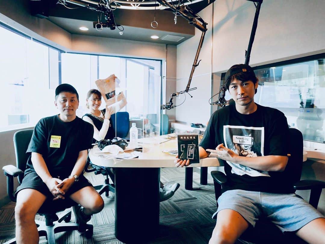 のインスタグラム：「明日土曜23時からディーンフジオカさんのラジオに出ます。聴いてね。  @tfjok @yuukimeehaa   J-WAVE 81.3FMの番組 「ROPPONGI PASSION PIT」 放送日：7月18日（土） 23:00-23:54  #jwave#rrp813#roppongipassionpit #ディーンフジオカ#三原勇希#FR2 #smokingkills#caution#fxxkingrabbits」
