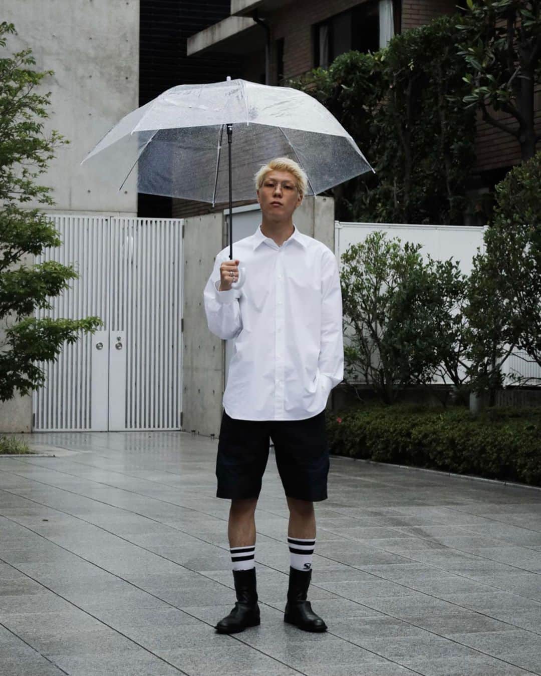 のインスタグラム：「【#スナップ_fs】 Name 順平 Shirt #RAFSIMONS Pants #WhiteMountaineering Shoes #KRISVANASSCHE Eyewear #ADSR Ring #ARMANI Necklace #ALYX  #fashionsnap #fashionsnap_men」