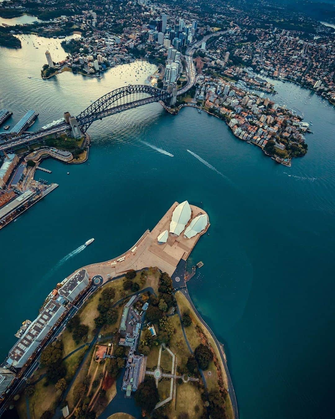 Australiaさんのインスタグラム写真 - (AustraliaInstagram)「Looking good, @Sydney, even from up here! 😍 @theinkedshooter captured this birds-eye view of @visitnsw’s capital city, which let's face it, is a ridiculously good looking city from every angle. Experience #Sydney from this spectacular vantage point on a heli tour and breathe in the panoramic views of the @sydneyoperahouse, #SydneyHarbourBridge, #BondiBeach, with some tours venturing further afield to the #BlueMountains and the #HunterValley. Tap the save tab and add it to your bucket list, this one’s not to be missed! #seeaustralia #ilovesydney #NewSouthWales #LoveNSW」7月17日 20時00分 - australia