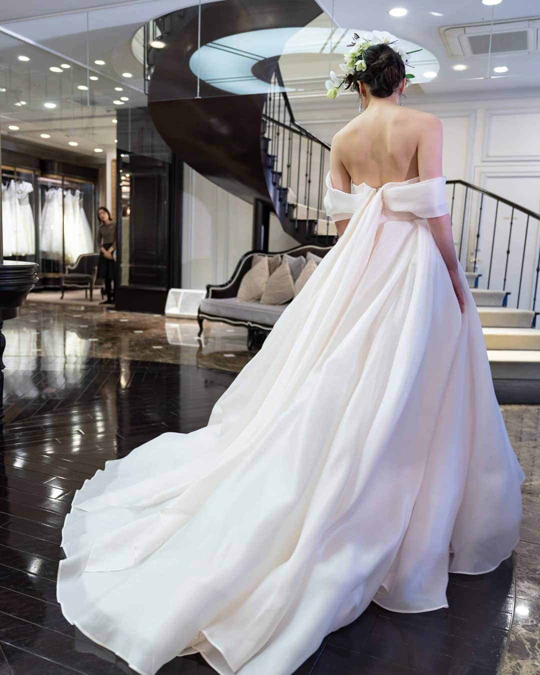 Dresses (ドレッシーズ)さんのインスタグラム写真 - (Dresses (ドレッシーズ)Instagram)「花嫁さま支持率No.1のブランド #antonioriva こちらのドレスは @juno_weddingdress オリジナルのドレスです。  その他antoniorivaのドレスは #antonioriva_dresses よりご覧いただけます。  ドレスのお問い合わせは @dresses_weddingdress までDM 💌  こちらのドレスは @juno_weddingdress のドレスです。 _______________________  # タグ付け投稿キャンペーン中♡7/19まで!! @dresses_weddingdress の過去の投稿よりお好きなドレスをスクショして、結婚式の想いなど一言添えて# タグ付け投稿するだけ♡ みなさまのMyドレスのシェアお待ちしてます！  __________________________  #antonioriva  #Aラインドレス  #juno #dresses  #ウェディングドレス  #大人花嫁  #アントニオリーヴァ #アラサー花嫁 #30代花嫁 #ドレッシーズ」7月17日 20時08分 - dresses_weddings