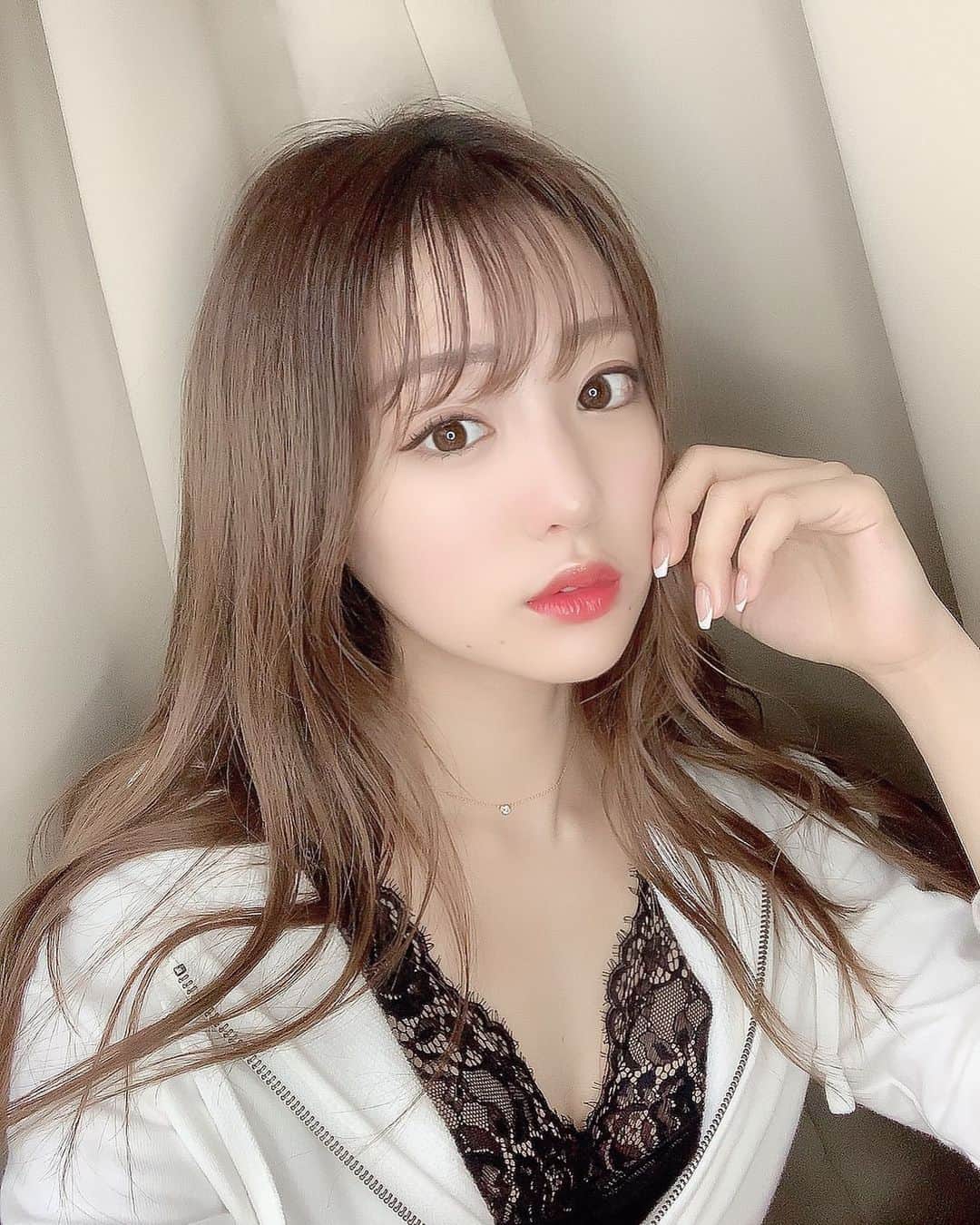 志田友美（ゆうみん）のインスタグラム：「🖤🖤🖤  クロスになってるからしっかりフィットするよ♡ tu-hacciデザインかわいいからよくみちゃう👀🤍 キャンペーン中だからcheck✔︎ ㅤㅤㅤㅤㅤㅤㅤㅤㅤㅤㅤㅤㅤ #おしゃれ女子 #アンダーウェア #インナー #美シルエット #ナイトウェア #おうち時間 #pr #tu_hacci @tu_hacci」