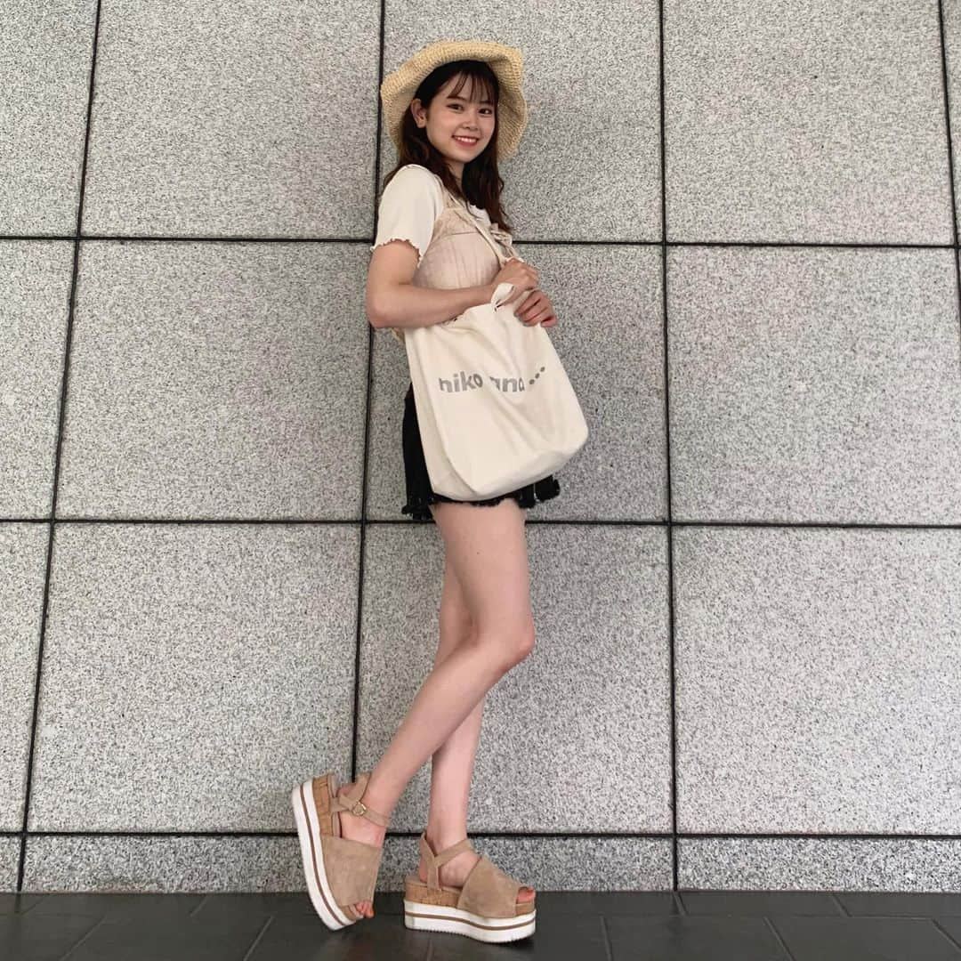 吉川七瀬さんのインスタグラム写真 - (吉川七瀬Instagram)「麦わら帽子かぶっ👒 海とかプールとか行きたいなぁ(いつか) 綺麗な海でシュノーケルしたい🐠 . #夏コーデ　#私服コーデ」7月17日 20時04分 - yoshikawa_nanase