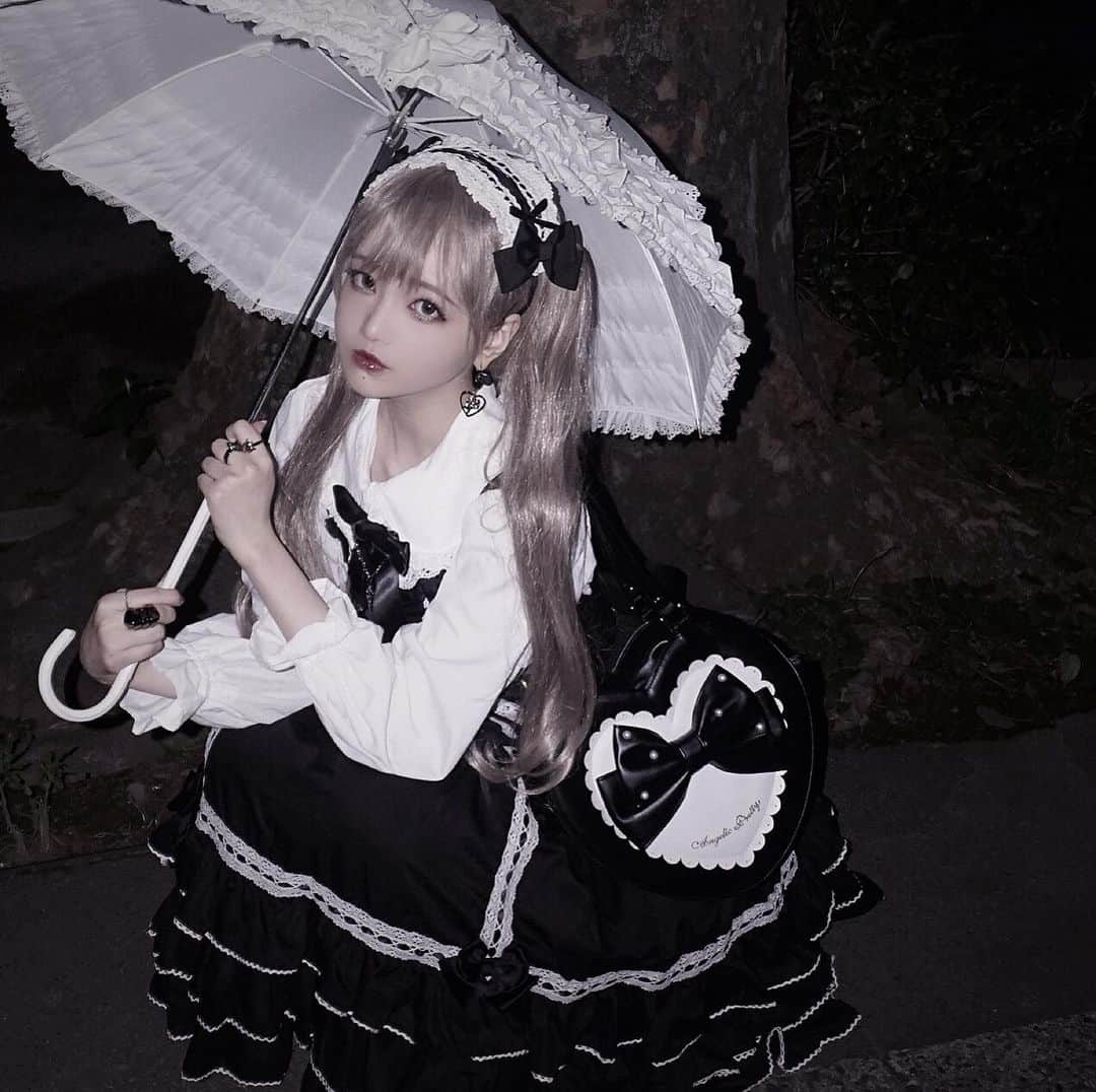 Chikako千佳子さんのインスタグラム写真 - (Chikako千佳子Instagram)「✙✙✙✙✙✙✙✙✙✙ #babythestarsshinebright #sweetlolita #lolitafashion #gothiclolita #angelicpretty」7月17日 20時08分 - cindychikako