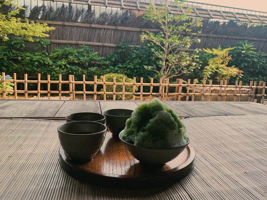小屋春菜のインスタグラム：「まだ梅雨明けないんかーい あっつーいて言いながらとびきり美味しいカキ氷食べたい🍧 #赤福氷 #かき氷　#伊勢神宮」