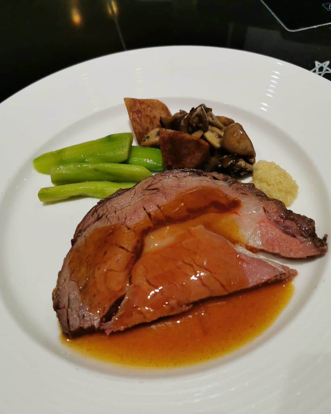 黛実希さんのインスタグラム写真 - (黛実希Instagram)「ホテルビュッフェ💕🍽️💕냠냠 本当に自分でも怖くなるくらい大食いだからビュッフェ大好き😂💓 そして気に入ると同じものを一生食べるタイプです🥪🍙🍔🍟🍛ㅋㅋㅋㅋ これB型の人あるあるだよね🤔？ㅋㅋㅋ . . . #ウェスティンホテル東京#ホカンス#westintokyo#westinhotel#westin#웨스틴호텔#호캉스#호캉스추천#호캉스그램」7月17日 20時20分 - candymiiiki