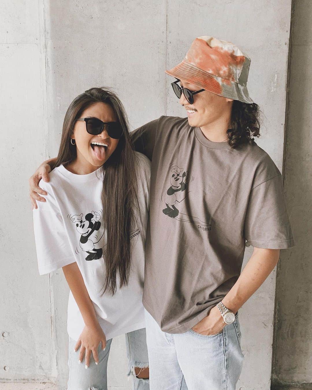 のインスタグラム：「. . チケット買えません！ 諦めました🐭 くぅーーー😭😭😭😭😭 . だけどTshirtは着ちゃう🐭❤️ . . . . #コーデ#今日の服#今日のコーデ#カジュアルコーデ#リンクコーデ#夫婦#外国人風#外国人風カラー#カップル#スウェット#ロンt #パーマ#ブラックコーデ#ナイキコーデ#古着#古着コーデ#nike#sweat#husband#couple#purple#hairstyle#haircolor#workout#fashion#code#fashionblogger#mystyle」