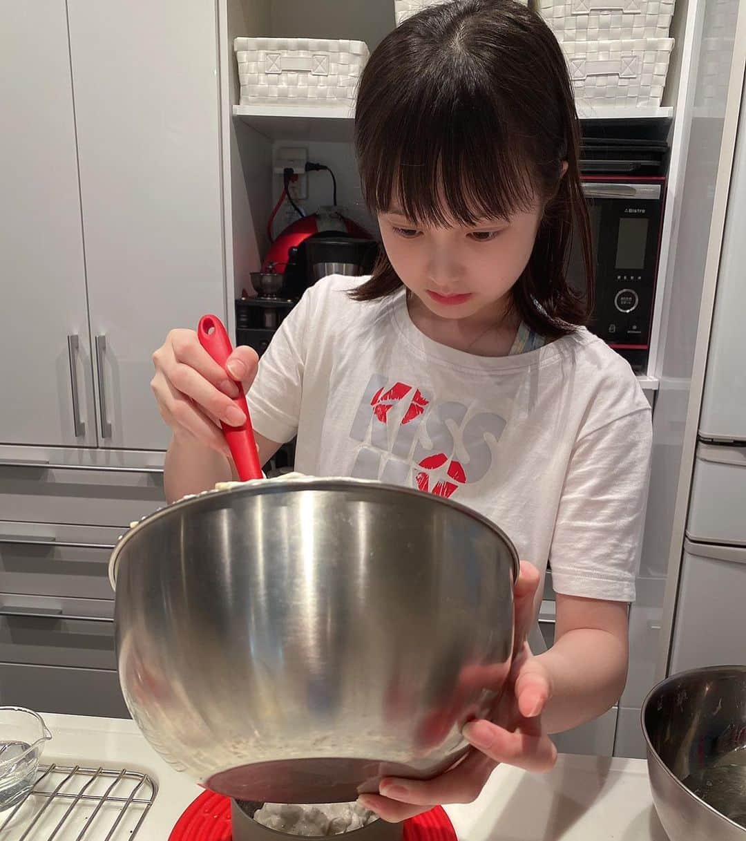 本田紗来さんのインスタグラム写真 - (本田紗来Instagram)「お菓子作りおひさしぶりぶり〜☺︎ 人生2回目【オレオケーキ】🍪🍰 分量間違えたのは秘密😏🤨ママパパにどうぞ！したけど、 美味しい！って言ってもらえた！😜😜😜」7月17日 20時33分 - sara_honda0404