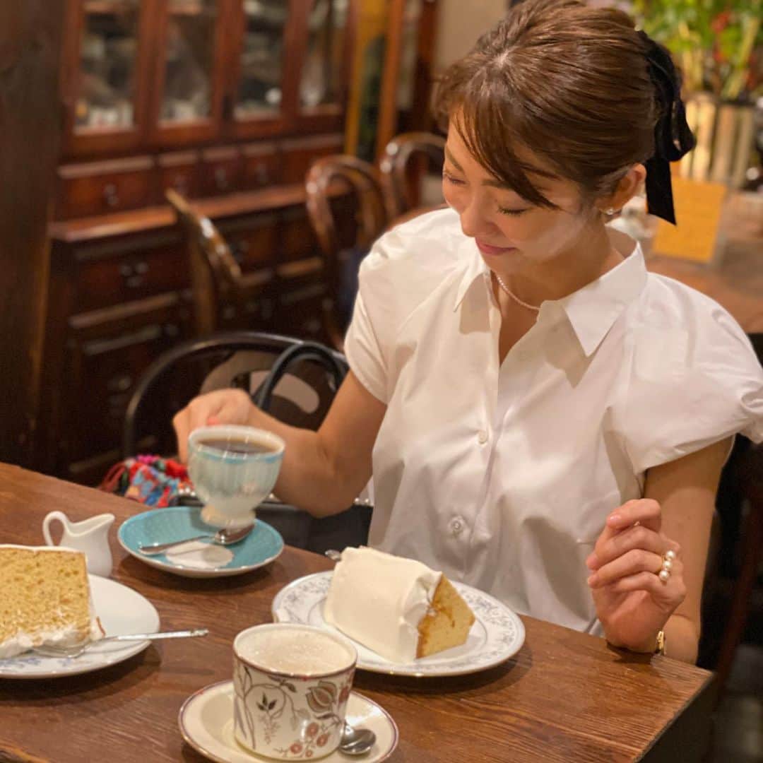 木本泉さんのインスタグラム写真 - (木本泉Instagram)「-﻿ お家の近所に欲しいな〜と思った喫茶店☕️﻿ ﻿ メープルシフォンケーキが美味しすぎた🧁﻿ クリームたっぷりで結構大きいサイズだったので食べられるかな？と思ったのに、、、笑﻿ ﻿ しっかり完食😛﻿ ﻿ テイクアウトしたいくらいの美味しさでした🍰﻿ ﻿ 今日は、とっても良い商談もできたので充実した１日でした📝﻿ ﻿ #茶亭羽當#喫茶店#渋谷カフェ」7月17日 20時30分 - izumikimoto