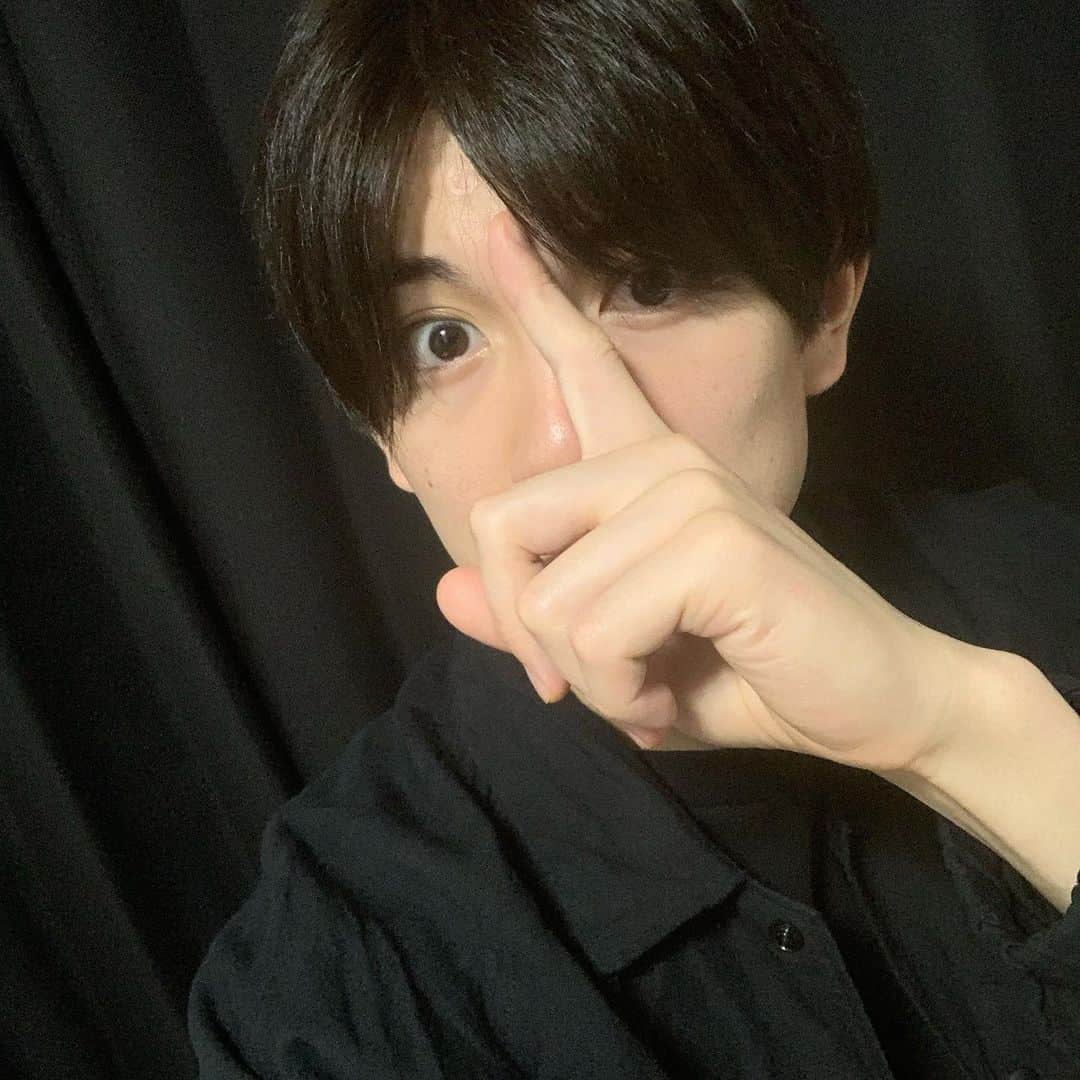 赤澤遼太郎さんのインスタグラム写真 - (赤澤遼太郎Instagram)「自分の感覚は間違ってないって再認識できた日でした。 物事の良し悪し。忖度。 沢山あるとは思うんですけど。 僕は僕で自分の感性に従って表現をしていきたいし、物事の芯を見失わずに自分のやりたいことを丁寧にやっていこうと思った日でした。 あ、ニキビができました。笑 ニキビパッチつけてます。笑 #赤澤遼太郎#いんすたたろう」7月17日 20時43分 - akazawa_taro