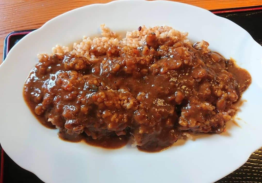 神取忍さんのインスタグラム写真 - (神取忍Instagram)「今日のカレーはライスの上に カレーをぶっかけてくるカレー でした(-.-) 境界線が出来ないよー！ 最近、カレーの研究中(^^)  明日の17live配信はプロレスバンク(道場) から14時～配信でーす！ 17アプリをダウンロードして下さいね！ #カレー  #境界線  #研究中  #プロレスバンク #神取忍」7月17日 20時38分 - shinobukandori