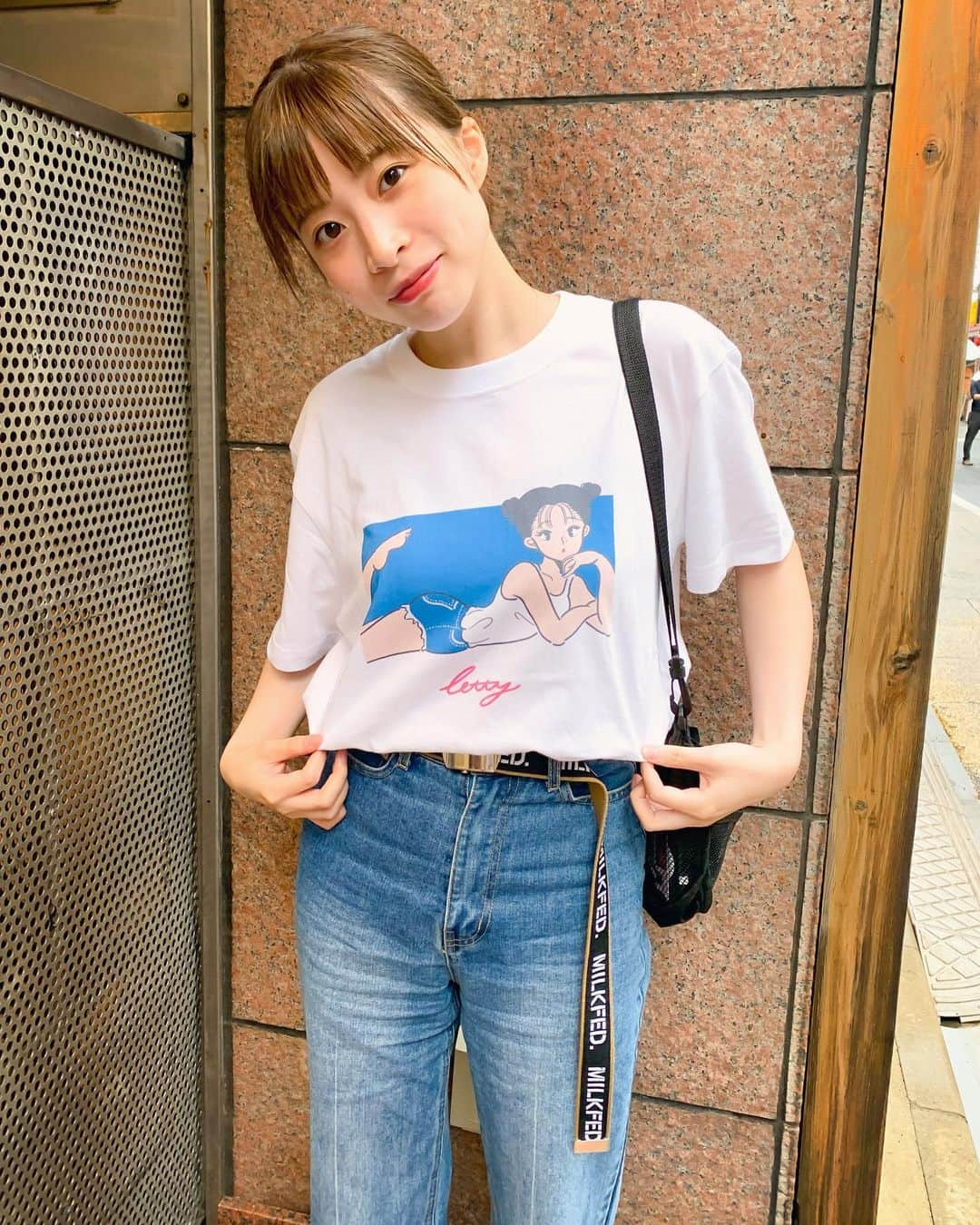 小菅怜衣さんのインスタグラム写真 - (小菅怜衣Instagram)「本日のこすげ。 . サンレモ先生Tシャツ着ました💓❤️ あいにくのお天気でしたが 可愛さで吹っ飛ばしたぞっ。 . お気に入りすぎる。可愛い〜🥰🌻 . . サンレモ先生 (( @3kakulemon )) 撮影わかちゃん (( @wakana_kimura_07 )) . . . . . #イラストレーター #イラスト好き #suzuri #tシャツコーデ #tシャツ女子 #デニムコーデ #milkfed #ミルフェ女子  #instafashion #instadaily #instagirls💋 #instamood #japanesegirl #followforfollowback」7月17日 20時45分 - kosuge_rei