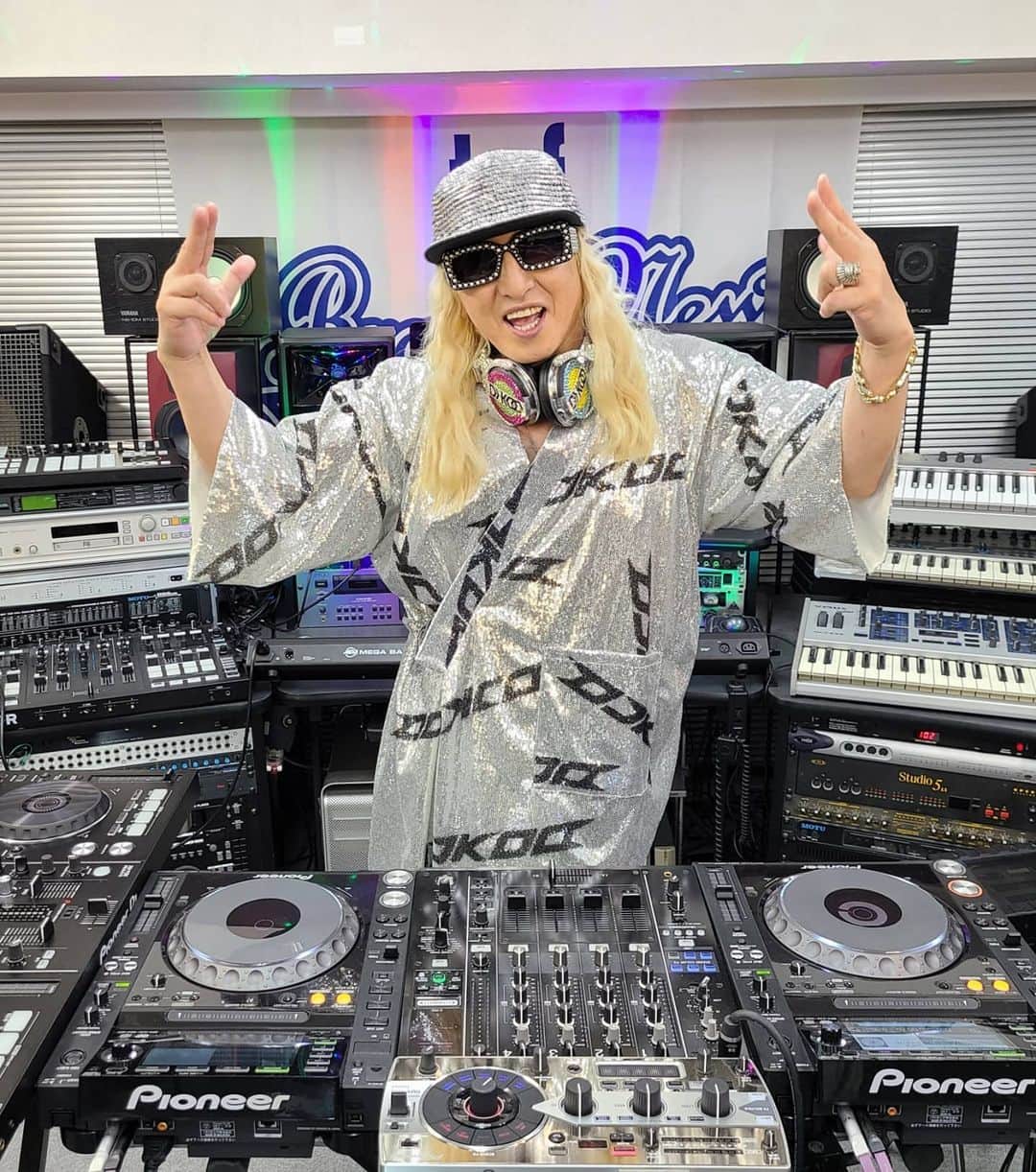 DJ KOOさんのインスタグラム写真 - (DJ KOOInstagram)「今年の夏は！！銀ギラ甚平！！ 疫病退散ポジティブKOOデ！！(コーデ) アマビエ DO DANCE！！   #疫病退散 #アマビエ #DJKOO」7月17日 20時47分 - dj_koo1019