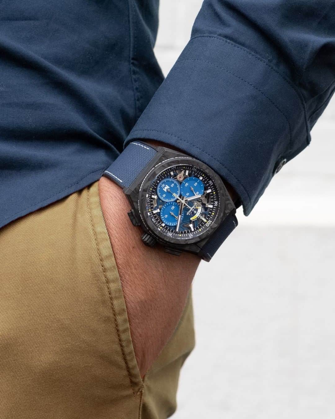 ゼニスのインスタグラム：「#Defy21: With the sleek and sporty DEFY 21 @PatrickMouratoglou edition, style and performance are definitely not mutually exclusive.  #Zenith #ZenithWatches #Watches #Watch #Watchesofinstagram #Watchfam #WatchoftheDay #Luxury #WatchAddict #Watchcollector #Horology #DailyWatch #ElPrimero #Chronograph #PatrickMouratoglou #ZenithXPatrickMouratoglou」