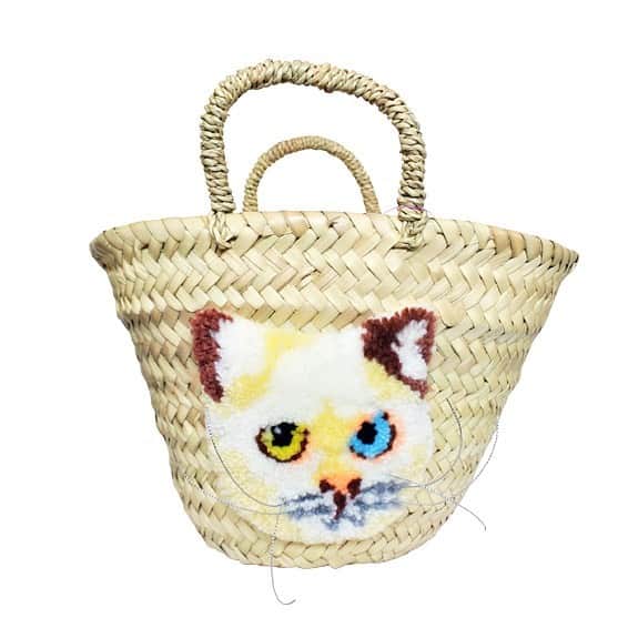 nocotoさんのインスタグラム写真 - (nocotoInstagram)「ハッピーを運んでくれそうなオッドアイのカゴバッグ。サイズ感かわいいーッ😍正に連れて歩いているような感覚になっちゃうバッグです。  #catindahouse  #cat #catitem #oddoeye  #オッドアイ」7月17日 20時54分 - nocoto_store
