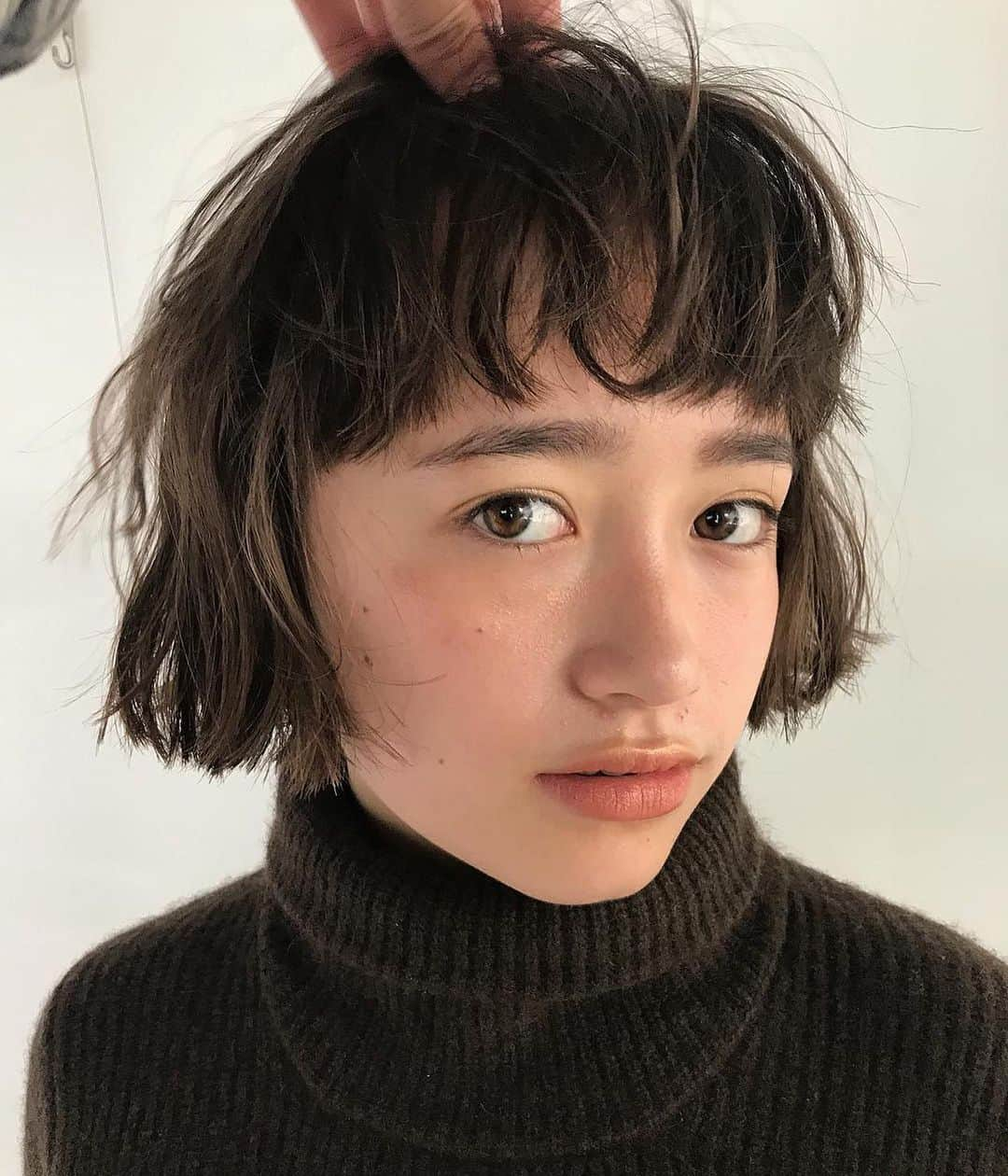 LALA公式さんのインスタグラム写真 - (LALA公式Instagram)「ボブヘアカタログ＊﻿ ﻿ -素敵なヘアスタイルをRepostでご紹介させて頂いてます。写真はご本人様に【掲載許諾】をとっております-﻿ ﻿ @nanuk_takahashi.buri さんありがとうございました。﻿ ﻿ ——————————————————﻿ ﻿  LALA webサイト→「ヘアカタログララ」 で検索✨﻿ ﻿ LALAは、全国の厳選美容師だけを掲載するヘアカタログメディアです。﻿ ﻿ 技術、センス、サービスにこだわるプロフェッショナルが、毎日のサロンワークでお客様に提案するリアルなヘアスタイルを掲載しています。﻿ ﻿ あなたの魅力を引き出す運命の美容師をみつけてください。 ﻿  ﻿ ﻿ —————————————————— ﻿ ﻿ ▶︎掲載をお考えのサロン様、スタイリスト様へ LALAサイト内、一番下にある「掲載をお考えの方へ」からお問い合わせください。﻿ ﻿ ▶︎インスタ内でヘアスタイルの紹介をご希望される方へ﻿ @lala__hair をフォロー&タグ付けください📌厳選して紹介させて頂きます。﻿ ﻿ ﻿ ——————————————————﻿ ﻿ ﻿ ﻿ ﻿ #ボブ #ボブヘアー #ボブヘア #外ハネボブ #ボブアレンジ #ボブヘアアレンジ #ショートボブ #ショートボブアレンジ #ショートボブパーマ #ショートヘア #ショートカット #ショートヘアアレンジ #ボブスタイル #短め前髪  #パーマ #パーマスタイル #パーマボブ #ミニボブ #ベージュカラー #髮型屋 #髮型設計 #发型 #造型 #短髮 #日系髮型 #女生髮型 #女生短髮 #短髮造型 #短髮女孩 #日系短髮」7月17日 21時01分 - lala__hair