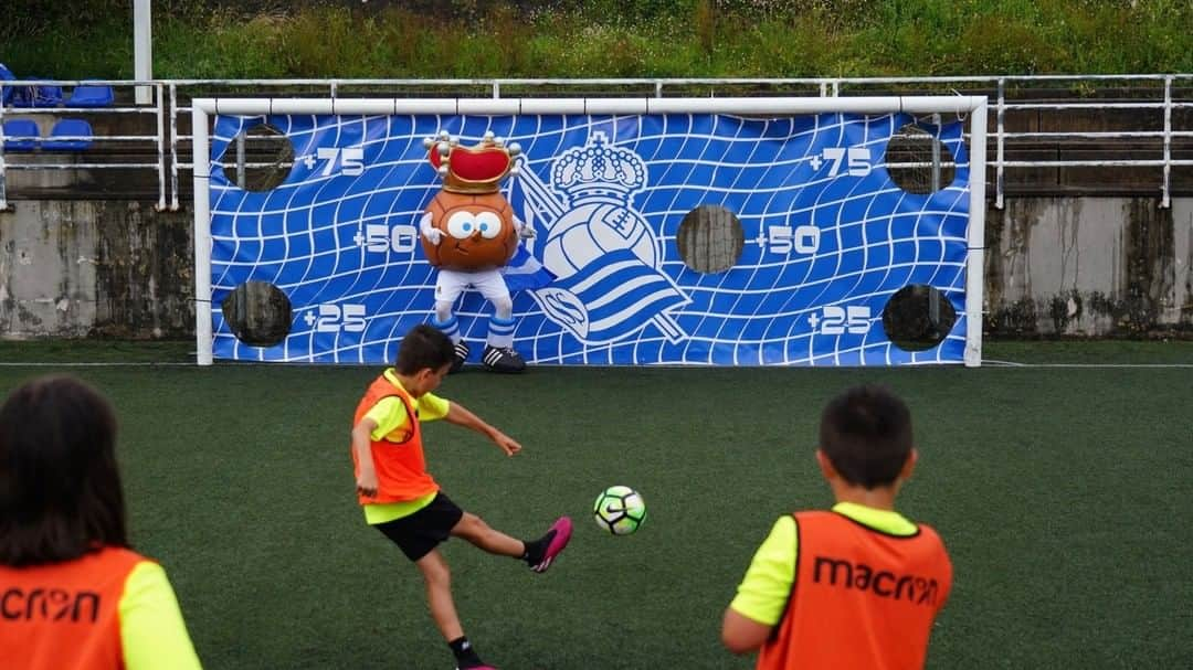 レアル・ソシエダさんのインスタグラム写真 - (レアル・ソシエダInstagram)「Ahaztezina txikientzat 💙 . #RSFundazioa #AurreraReala #RealSociedad」7月17日 21時02分 - realsociedad