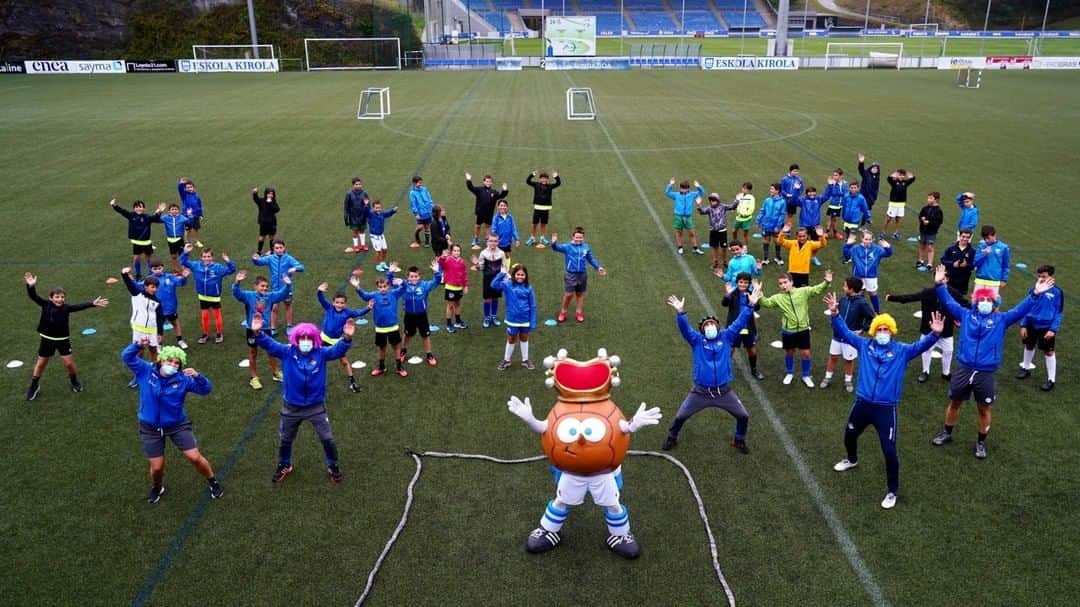 レアル・ソシエダさんのインスタグラム写真 - (レアル・ソシエダInstagram)「Ahaztezina txikientzat 💙 . #RSFundazioa #AurreraReala #RealSociedad」7月17日 21時02分 - realsociedad