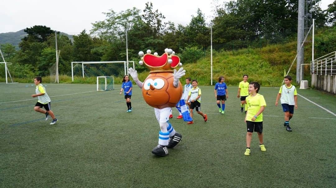 レアル・ソシエダさんのインスタグラム写真 - (レアル・ソシエダInstagram)「Ahaztezina txikientzat 💙 . #RSFundazioa #AurreraReala #RealSociedad」7月17日 21時02分 - realsociedad