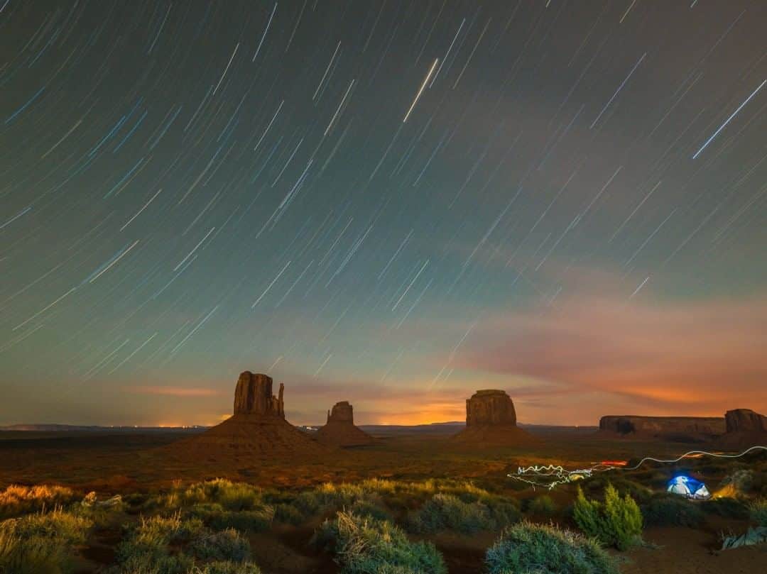 National Geographic Travelさんのインスタグラム写真 - (National Geographic TravelInstagram)「Photo by @michaelclarkphoto  Streaking stars appear over Monument Valley in the Navajo Tribal Park located on the Utah-Arizona border in the southwestern United States. In Navajo it is called Tsé Biiʼ Ndzisgaii, which means the valley of the rocks. #monumentvalley #navajo #southwest」7月17日 21時07分 - natgeotravel