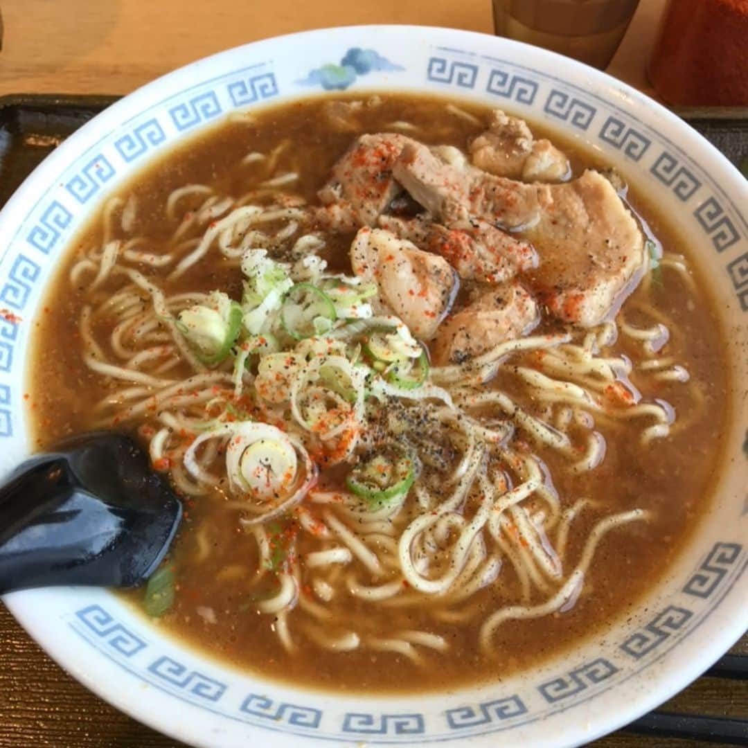 保田賢也のインスタグラム：「. ラーメン.  Ramen.  大好きなラーメン達🍜 写真順に〜スライドしてね←. 1.#麺専門店アラキ  .味噌ホルモン中華 2.味噌ホルモンうどん　✳︎うどん .@富山  3.#らぁめん喜乃壷 .台湾らぁめん .@つくば  4.#蒙古タンメン中本 .味噌卵麺　チャーシュー.背脂.バター .@目黒 . 5.#慶次郎 .ラーメン @板橋本町 . 6.#ラーメン二郎目黒店 .小ラーメン @目黒 . 7.#ラーメン二郎守谷店  .ラーメン.生卵 .＠守谷 . 8.#味噌麺処花道  .味噌ラーメン .@野方 . 9.#めん和正  .中華麺　中盛 .@三宿あたり . 是非お近くにお越しの際は食べてみて下さい🍜 .  次は家系ラーメンやろうかな🍜 . #ラーメン #Ramen #オススメ教えて下さい #ダイエット #コロナが落ち着いたら  #食べたいな #staysafe」