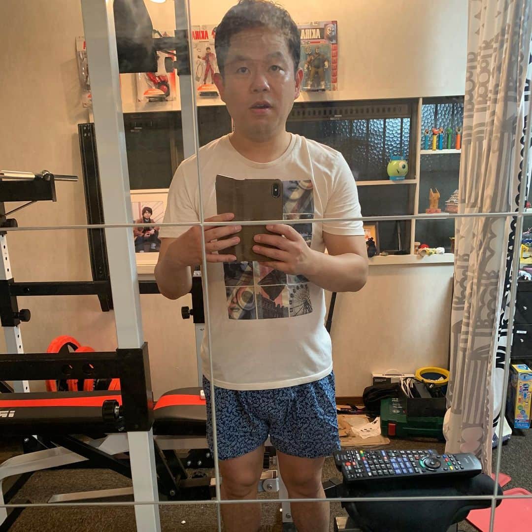 のインスタグラム：「こんな格好でトレーニングしてもいい！それが自宅ジム」