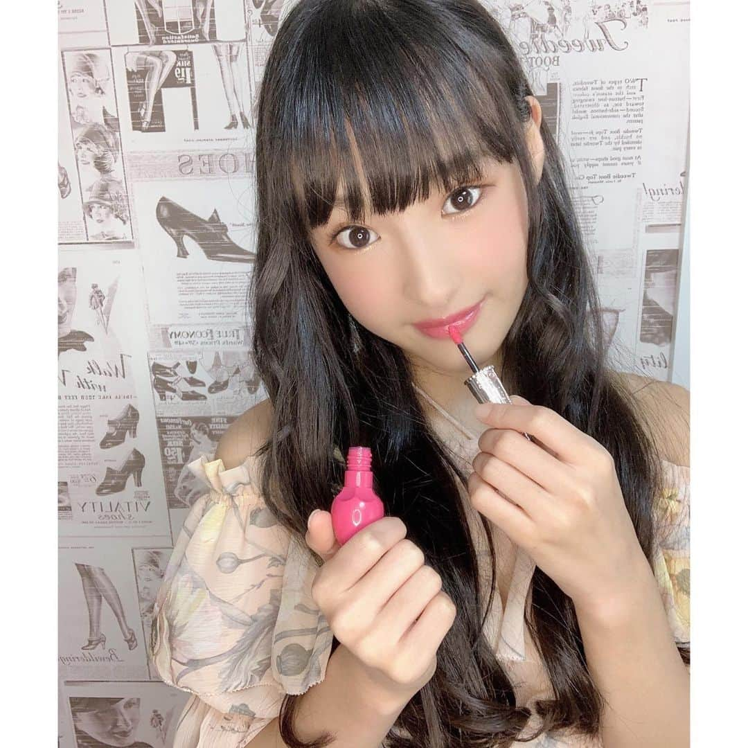 岡本怜奈さんのインスタグラム写真 - (岡本怜奈Instagram)「♡﻿ 𝐉𝐈𝐋𝐋𝐒𝐓𝐔𝐀𝐑𝐓💄🤍﻿ ﻿ ❥ジルスチュアート クリスタルブルーム ﻿  プロミスドラブ パフュームド ボディローション﻿ ﻿ 寝る前とかにつけると、﻿ 甘い香りで癒されてぐっすり〜🐑☁️Zzz﻿ ﻿ ﻿ ﻿ ❥ジルスチュアート　リップバーム　ロージーズ﻿ ﻿ ❥ジルスチュアート　リップブロッサム﻿ ﻿ ❥ ジルスチュアート　フォーエヴァージューシー﻿  オイルルージュ　ティント﻿ ﻿ 落ちにくいし、すごくプルプルになって﻿ happy〜💄💗﻿ ﻿ ﻿ ﻿ ❥ジルスチュアート リラックス ﻿  トリートメント ヘアミスト﻿ ﻿ フローラルのいい香りで、パッケージもかわいくて﻿ お気に入り💖﻿ ﻿ ﻿ ﻿ ❥ジルスチュアート コンパクトミラー﻿ ﻿ キラキラしててすごく可愛いし、﻿ ちょっどいい大きさで﻿ ちっちゃいカバンにも入って最高〜〜✌️❣️﻿ ﻿ ﻿ ﻿ 全部かわいくてオシャレで大好き(*ˊ꒳ˋ*)💓﻿ ♡﻿ ♡﻿ #岡本怜奈 #れなたん #nmb48 #JILLSTUART﻿ #ジルスチュアート #ジル #ジルスチュアートコスメ﻿ #ジルスチュアートビューティー#たんたんコスメ ﻿ #コスメ #コスメ紹介 #メイク #美容 ﻿ #happy #Instagood﻿ ﻿ ﻿ ﻿ ﻿」7月17日 21時23分 - renatan1222