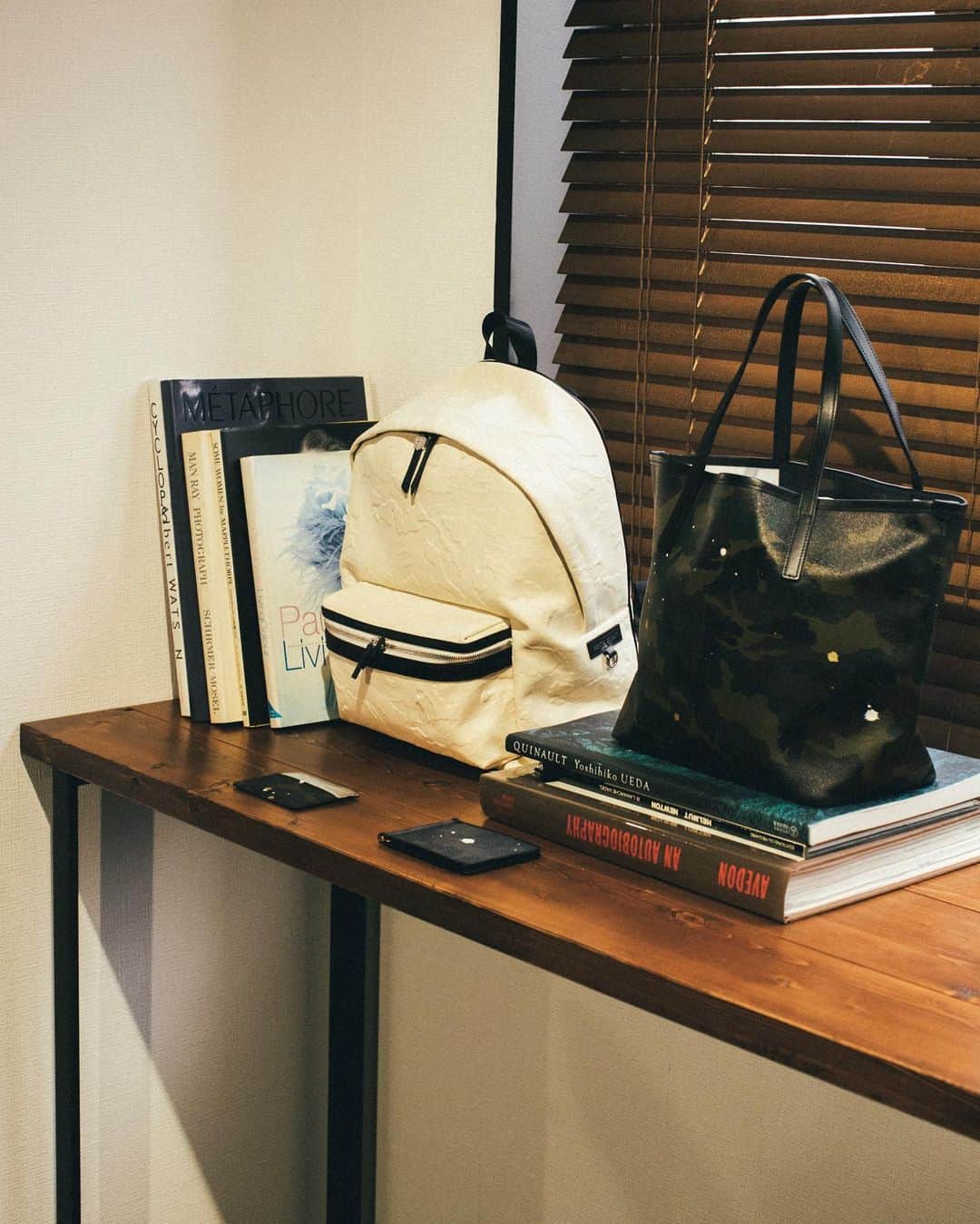 山中海輝のインスタグラム：「GENTIL BANDIT コラボプレゼント企画  僕がPVやスチールの撮影などで関わらせていただいているブランド、  @gentilbandit 様のご厚意により プレゼント企画を開催いたします！  人気アイテム４点をご用意いただきました！ 抽選で4名様にプレゼントさせていただきます。  僕自身も普段からバックパック、マネークリップの財布や旅の時はボストンバックなどGentilbanditのものを愛用させていただいていてデザイン、機能性ともにお気に入りのブランドです😌  応募方法は ①僕のサブアカウント @dear__sir をフォロー ②  @gentilbandit をフォロー ③この投稿にコメント 以上3つで応募完了です。  応募期間は7月20日(月)23:59まで 厳正なる抽選ののち、当選者には7/21(火)に僕のアカウントより DMにてお知らせいたします！  ※当選商品内容はお選びいただけません。届いてのお楽しみとさせていただきます。 ※当選発表時に　@gentilbandit をフォローしていない場合、またinstagramを退会されている場合は当選の対象外となりますのでご注意ください。 ※当選者様よりお預かりした個人情報は、本キャンペーンの発送にのみ使用いたします。 ※日本国内への発送のみを対象とさせていただきます。 ※商品の交換・返品はいたしかねます。また転売はご遠慮ください。  #gentilbandit #ジャンティバンティ #presentcampaign #present #プレゼントキャンペーン #プレゼント企画」