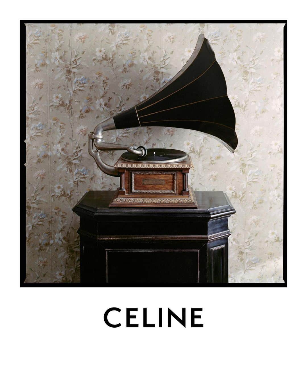Celineさんのインスタグラム写真 - (CelineInstagram)「CELINE HOMME WINTER 20 COLLECTION AVAILABLE IN STORE AND AT CELINE.COM AUGUST 28 2020   #CELINEHOMME #CELINEBYHEDISLIMANE」7月17日 21時41分 - celine