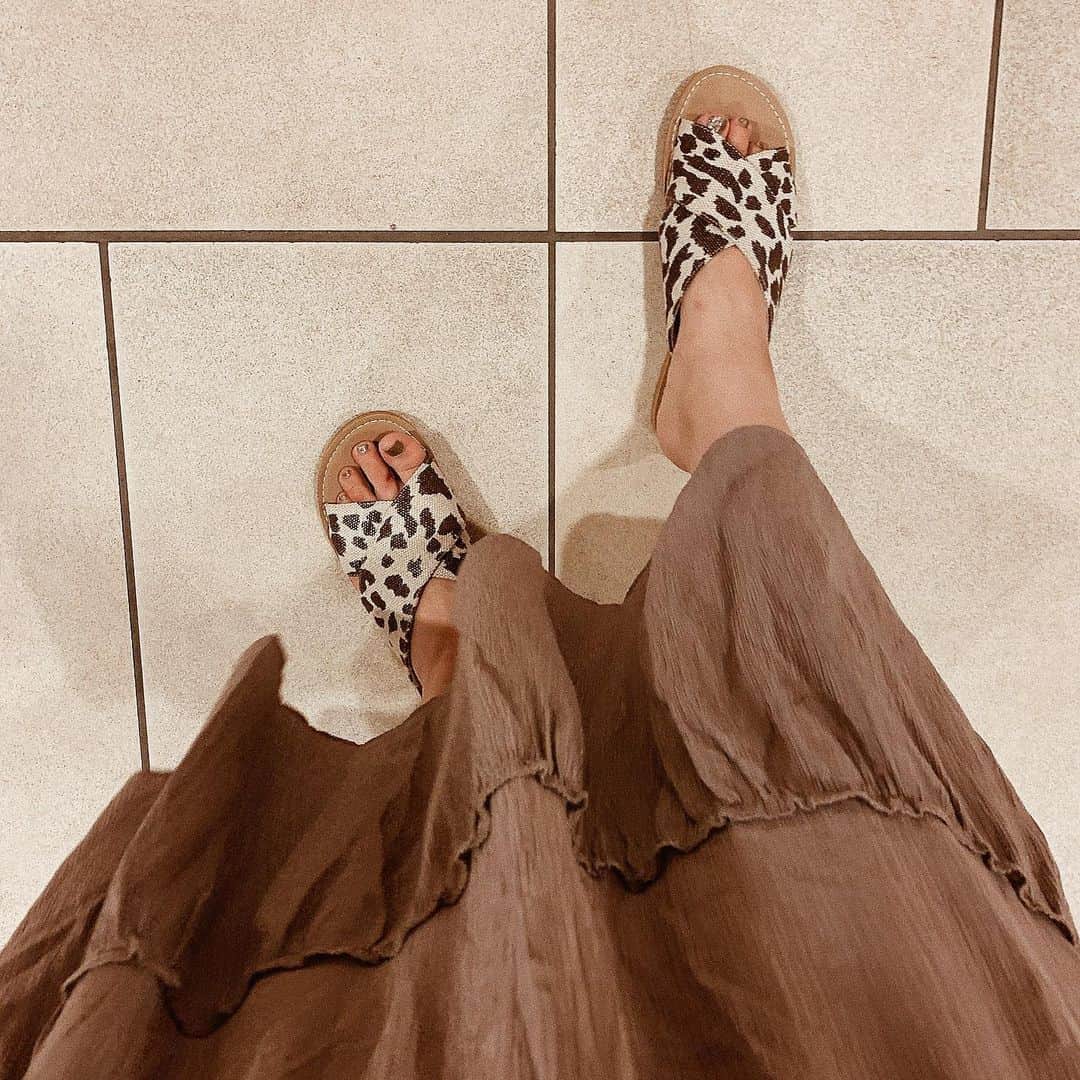 Yuria_Kawashimaさんのインスタグラム写真 - (Yuria_KawashimaInstagram)「_ _ 雨の日ばっかで嫌になる🙄 偏頭痛が酷過ぎて毎日毎日頭痛すぎる🙄 すぐ頭痛薬飲んじゃう🙄て話は置いといて _ この間新しく買ったスカートは @grl_official  のだよ🌹 サンダルは、 @randa_pic 🌹 _ #selfie#fashion#photo#デュラス#duras#l4l#belshka#fashion#팔로우환영#팔로우늘리기#좋아요테러#좋아요그램#옷스타그램#패션스타그램#거울샷#grl#グレイル#グレイル購入品#ランダ#randa#ティアードスカートコーデ #レオパードサンダル#プチプラファッション」7月17日 21時44分 - _yuria__