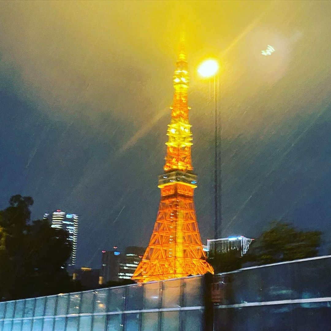 板谷由夏 さんのインスタグラム写真 - (板谷由夏 Instagram)「東京 友の笑顔と白ワイン」7月17日 21時45分 - yukaitaya