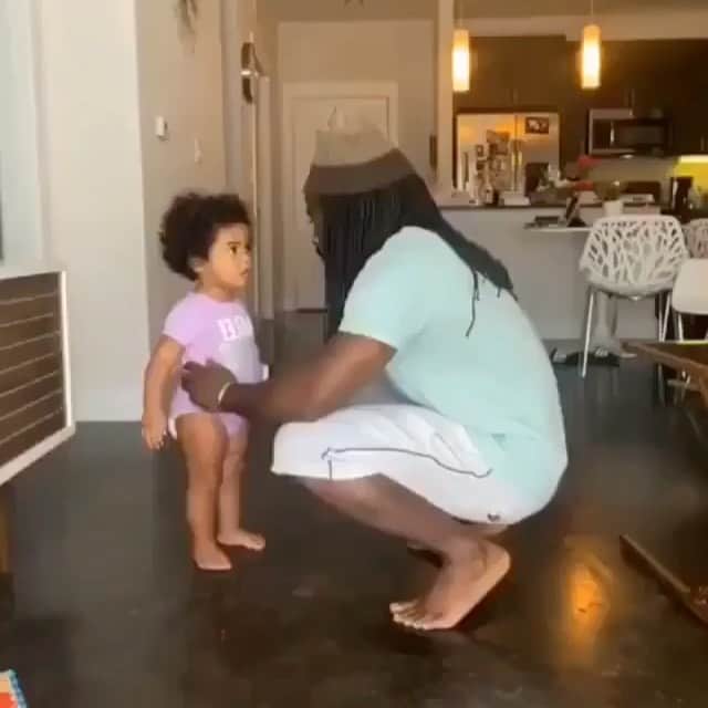 ボビー・ブラウンのインスタグラム：「Needed this today. Makes me happy to see joy. And this kid. Thanks for posting @mikabrzezinski @_knowyourvalue @hansndam」