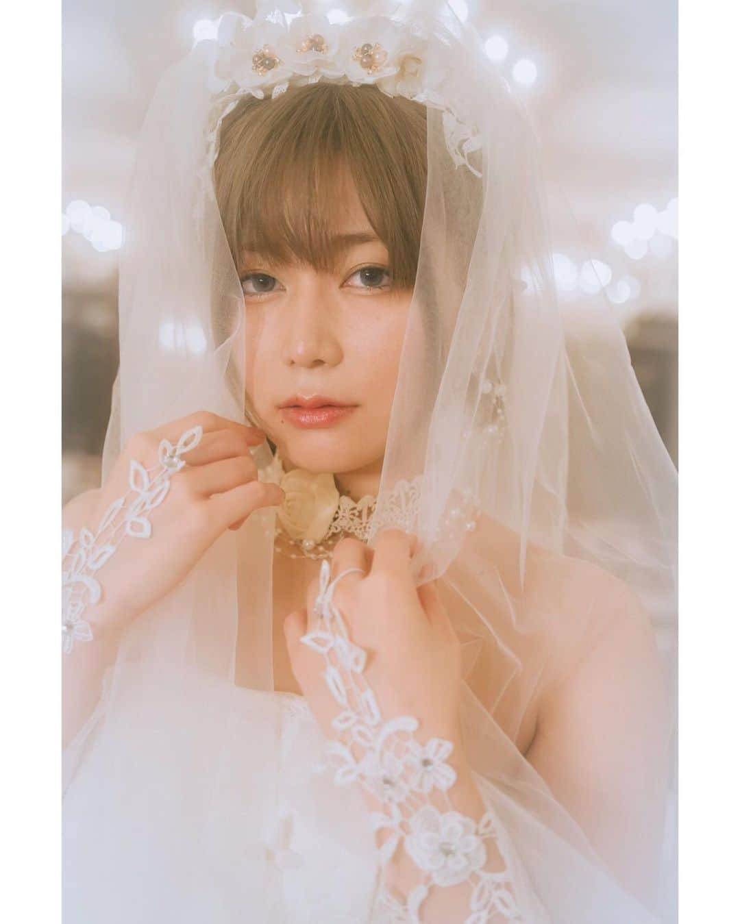 玉樹るいのインスタグラム：「#portrait #ブライダルモデル #photo #bridemakeup #white #wedding #weddingdress #weddingphotography #shorthairstyle #blondhair  photo ヒロエム」