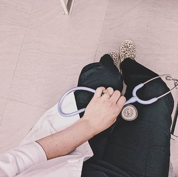 ダンスコのインスタグラム：「This giveaway is wild!  1) Enter to win by tagging two friends in the comments. 2) Make sure you’re following @dansko on Instagram. 📸 by @beyondthebedside_rn Dansko has been proud to support nurses and healthcare workers throughout their journey, and through our donation efforts over the past eight weeks. This year, we are celebrating nurses and healthcare workers all year long!  Giveaway Rules: Giveaway runs 07/17/20 at 9:00 AM EST - 07/19/20 at 11:59 PM EST. No purchase necessary. One winner will be randomly selected and notified via DM. Verification that winner is a nurse may be required in the form of a nurse’s badge or ID. Winner will win one pair of Dansko shoes from the current collection with a total estimated retail value of $150. Giveaway not associated with Instagram. Full terms and conditions at the link in the bio.」