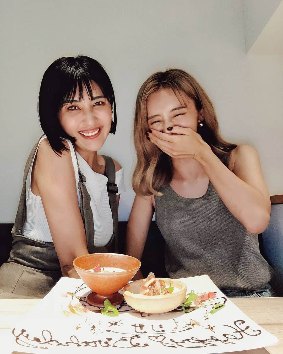 Lisaのインスタグラム：「. だいすきな妹がお祝いしてくれた❤ .  とってもとっても美味しいお肉をご馳走になりました😢♥️ . いつもありがと😚💋💋 #らぶ#シスター#birthday#女子会」