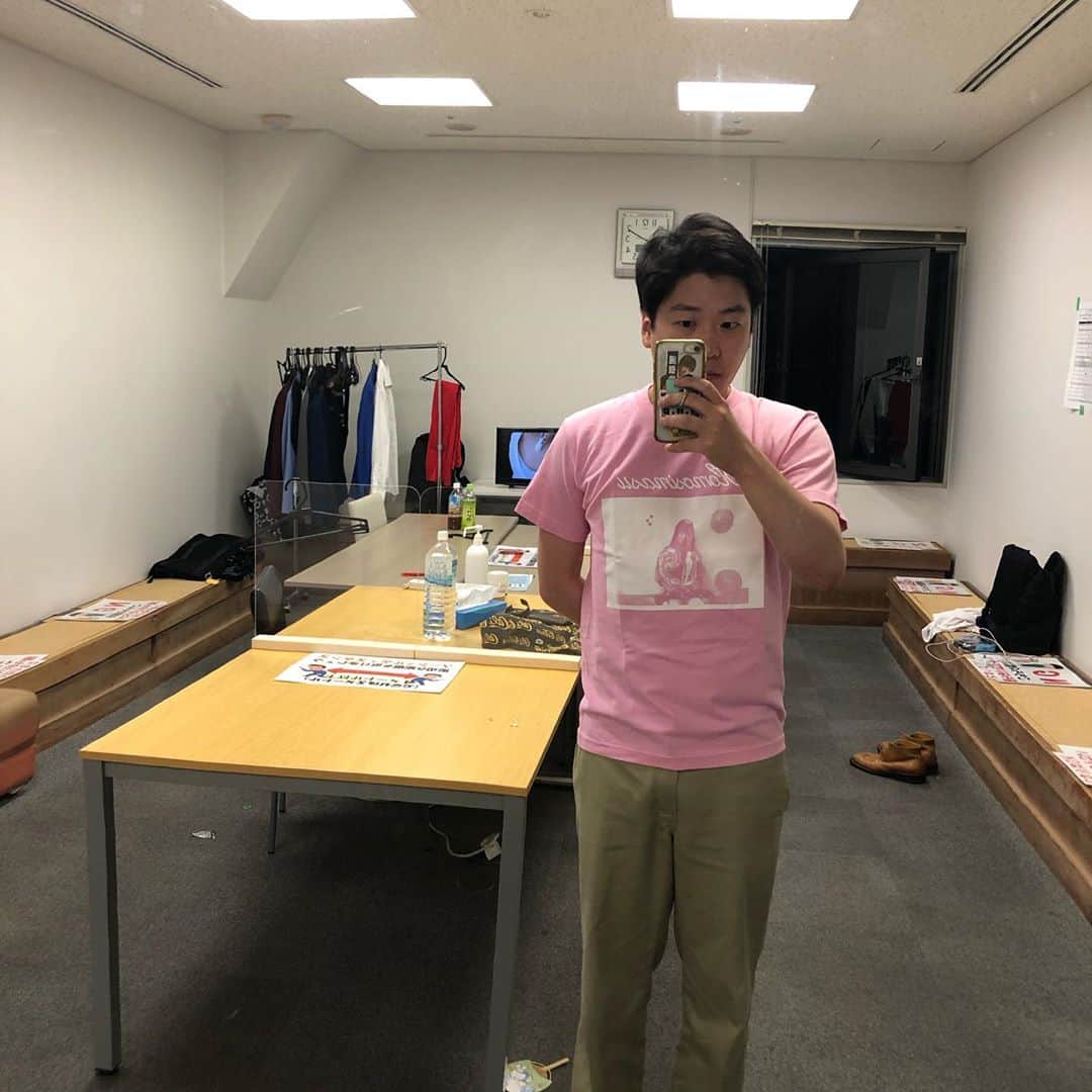 羽尻紘規のインスタグラム：「推しの生誕Tやっとこさゲット 遅くなりましたが安田桃寧さんおめでとうございます！！！  ついでに自分、おめでとう！㊗️」