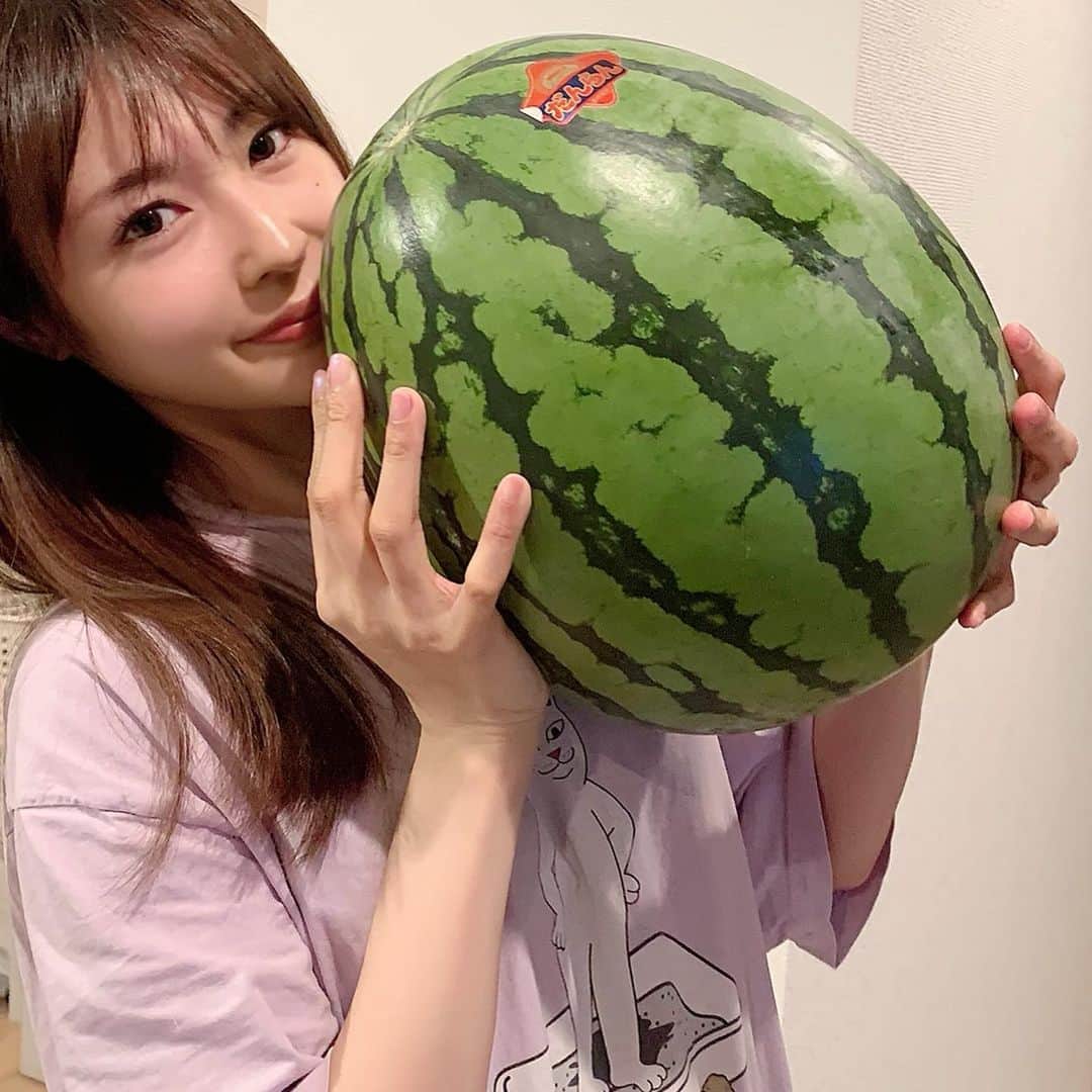 仁藤みさきさんのインスタグラム写真 - (仁藤みさきInstagram)「このドデカスイカちゃんを22時に食べますが何か？🍉  #スイカ #แตงโม  #デブ活 #flanmy #フランミー」7月17日 22時06分 - misakinito