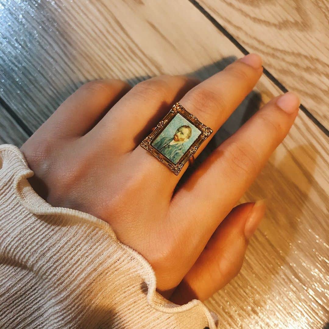 サーヤのインスタグラム：「ゴッホといく @gargle_accessory  #pr ・ #世界の名画 #accessories #リング #指輪 #イヤリング #ピアス #earring #pierce #ゴッホ #gogh」