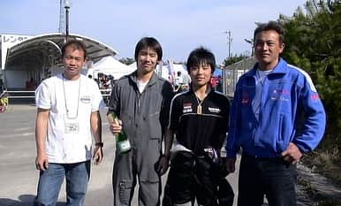 勝田貴元さんのインスタグラム写真 - (勝田貴元Instagram)「Throwback to 2007  2007年全日本Jr選手権に出ていた頃の写真。  よく見るとシートステイ無しで、さらにツーベアなんですね😂  理由はセッティングではなく、最低重量に対してウエイトが10キロ以上オーバーだったので、軽量化のため。笑 そのせいで高橋さん達を沢山悩ませました😅笑  その他にタンク変えたり、ボルトタイラップにしたり、その甲斐あって7キロオーバー弱まで落としてもらいました🙄  チャンピオン獲れなかったけど良き思い出☺️」7月17日 22時08分 - takamotokatsuta