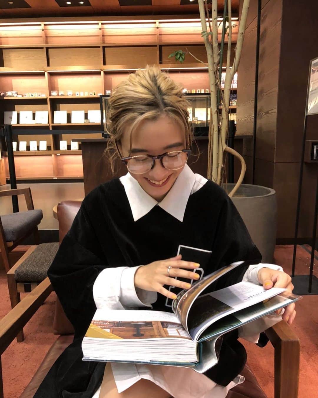 藤田日和のインスタグラム：「髪色可愛いんだけどわかんないし散らばってるね」