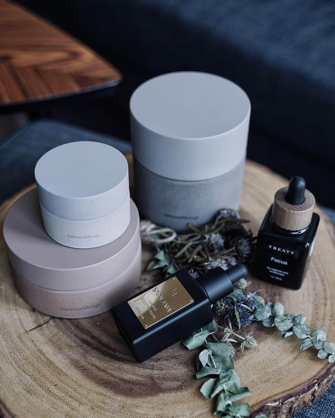 Christoffer Chengさんのインスタグラム写真 - (Christoffer ChengInstagram)「So excited that JOYCE Beauty has hunted down the best CBD(hemp derived cannabidiol) products from the U.S.A. so I can treat myself to a relaxing floral bath, followed by a facial serum and a calming sublingual drop, getting me into a total zen mode ❤️ if you guys are interested to try, you can follow @theofficialjoycebeauty and check out these products from their website!!  @notwellness @OurTreaty @SaintJaneBeauty #JOYCEBeauty #CBDatJOYCEBeauty #CBDpoweredbynature #NatureOfThings #OurTreaty #SaintJane」7月17日 22時15分 - curiouschristoffer