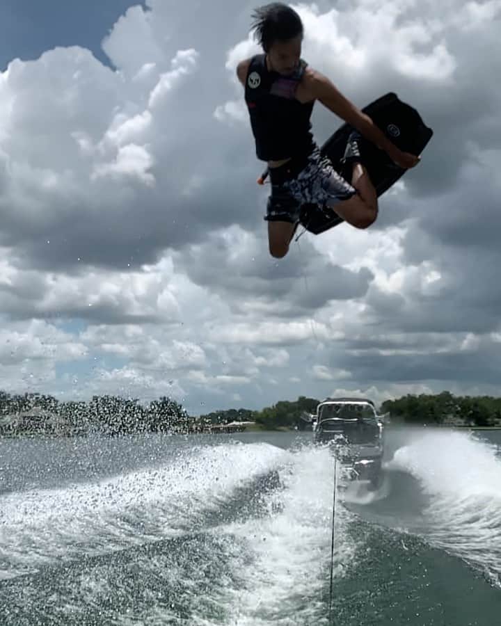 手塚翔太のインスタグラム：「Nothing better then shredding with your homie and having fun times!😎🤘🏻  📱: @steellafferty」