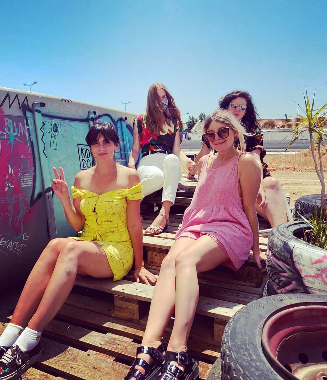 リトル・ブーツさんのインスタグラム写真 - (リトル・ブーツInstagram)「Your new favourite girl band... Live from Lisbon right now! @onrepeatrecords takes over @eastsideradiolive with DJ sets from @annaprior @lozzyleverge and meeeee tune in to the live stream at Facebook.com/littleboots or eastsideradio.live 💃 🎧 🌞 #onrepeat #onrepeatcrew #eastsideradio #eastsideradiolive #littlebootsdj #livestream #liveradio #djset #annaprior #laurenverge #femaledjs #girldjs #djset #lisbon #beato #lisbonportugal」7月17日 22時47分 - littlebootsmusic