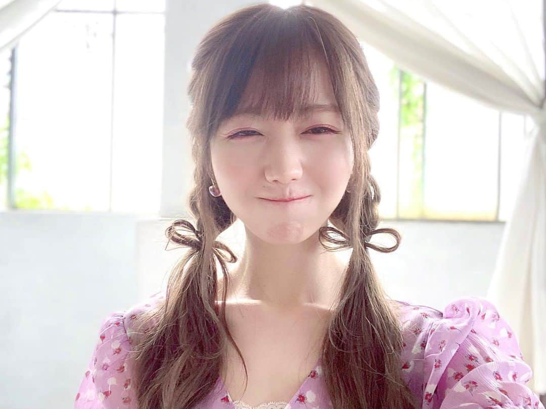 大谷映美里さんのインスタグラム写真 - (大谷映美里Instagram)「💐 ㅤㅤㅤㅤㅤㅤㅤㅤㅤㅤㅤㅤㅤ 撮影で可愛いヘアアレンジしてもらったの〜🎀 @osarecompany_hairandmake さん✨ ㅤㅤㅤㅤㅤㅤㅤㅤㅤㅤㅤㅤㅤ 少し前ですが、この撮影の髪色は #emuclaret で💕 暗めカラーにする時はいつもここでお願いしています♡ 和崎さんが作る透明感たっぷりの暗髪がお気に入り☺️ ㅤㅤㅤㅤㅤㅤㅤㅤㅤㅤㅤㅤㅤ」7月17日 22時49分 - otani_emiri