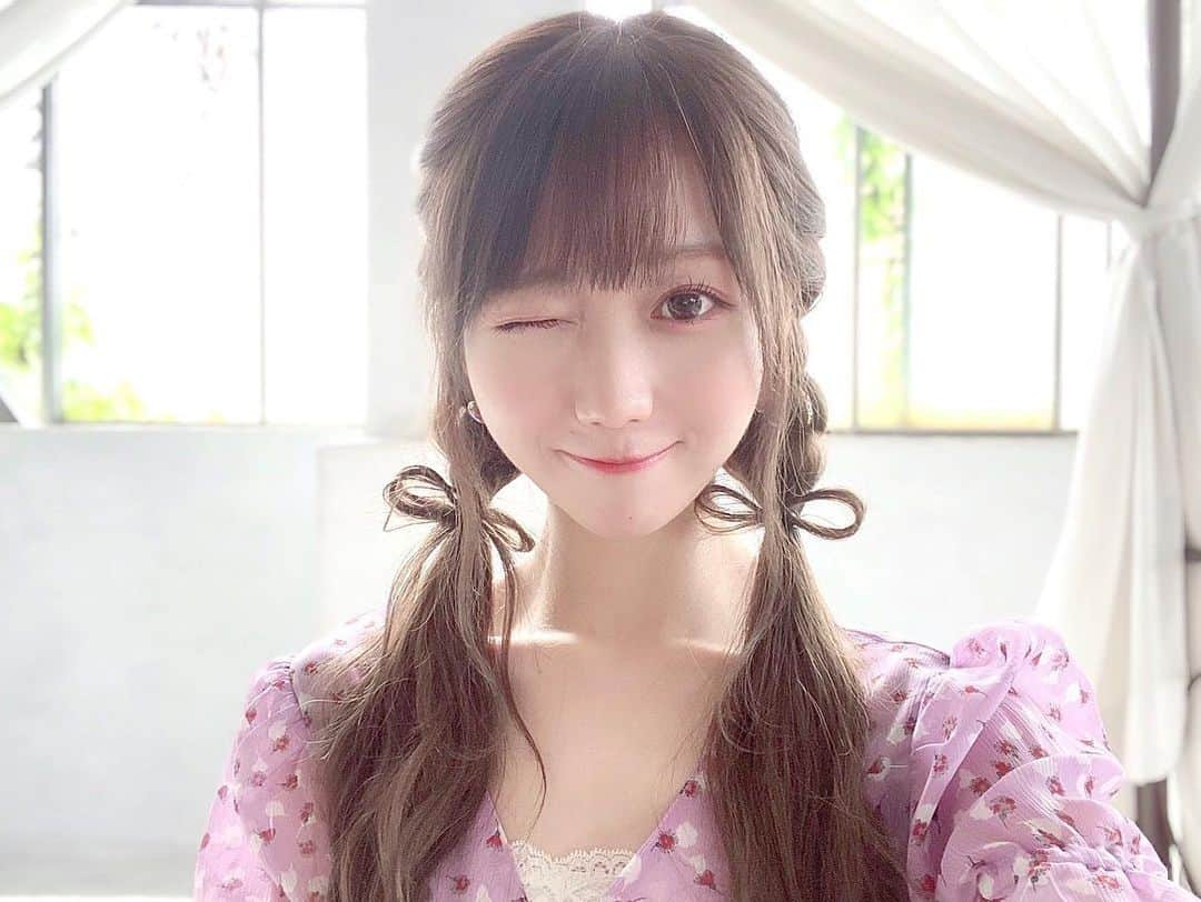 大谷映美里さんのインスタグラム写真 - (大谷映美里Instagram)「💐 ㅤㅤㅤㅤㅤㅤㅤㅤㅤㅤㅤㅤㅤ 撮影で可愛いヘアアレンジしてもらったの〜🎀 @osarecompany_hairandmake さん✨ ㅤㅤㅤㅤㅤㅤㅤㅤㅤㅤㅤㅤㅤ 少し前ですが、この撮影の髪色は #emuclaret で💕 暗めカラーにする時はいつもここでお願いしています♡ 和崎さんが作る透明感たっぷりの暗髪がお気に入り☺️ ㅤㅤㅤㅤㅤㅤㅤㅤㅤㅤㅤㅤㅤ」7月17日 22時49分 - otani_emiri