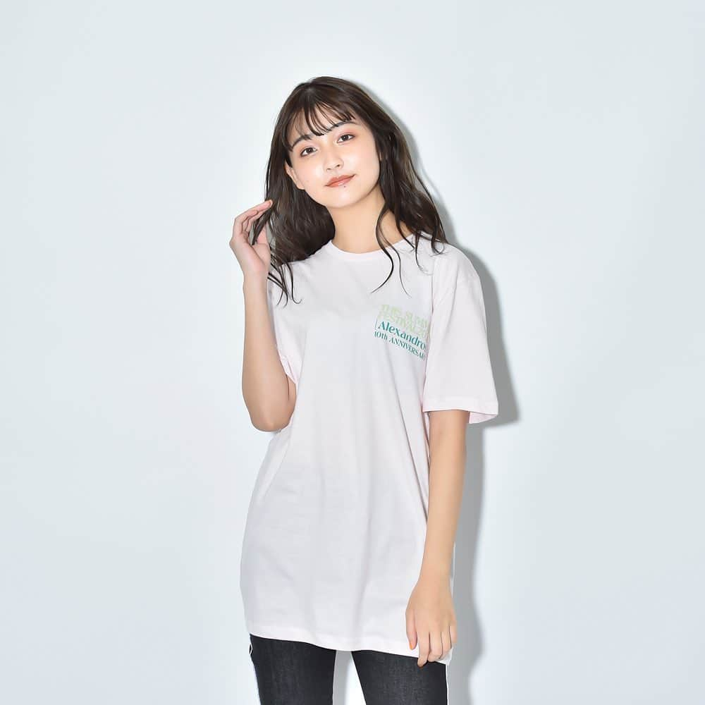 [ALEXANDROS]さんのインスタグラム写真 - ([ALEXANDROS]Instagram)「【通販】﻿ ﻿ UKFC ONLINE SHOPにて明日7/18(土)21:00〜、THIS SUMMER FESTIVAL 2020新作グッズ発売決定！﻿ ﻿ 【販売期間】﻿ 7/18(土)21:00 〜7/26(日)23:59﻿ ﻿ この期間にご注文のお客さまには、ディスフェス当日までにお届けいたします。﻿ 是非ご利用ください！﻿ ﻿ ----------▼ラインナップ▼----------﻿ ﻿ ▼THIS SUMMER FESTIVAL 2020 TEE﻿ ▼FOR FREEDOM TEE﻿ ▼POSTER TEE﻿ ▼THIS SUMMER FESTIVAL 2020 RUBBER WRISTBAND﻿ ▼BEDROOM LOGO RUBBER KEYCHAIN﻿ ▼THIS SUMMER FESTIVAL 2020 ACRYLIC KEYCHAIN﻿ ▼THIS SUMMER FESTIVAL 2020 BADGE SET﻿ ▼THIS SUMMER FESTIVAL 2020 STICKER﻿ ▼BEDROOM LOGO TUMBLER﻿ ▼SHORTS﻿ ▼REUSABLE BAG﻿ ﻿ -----------------------------------﻿ ﻿ Model by 川上洋平﻿ @yoohei_alexandros﻿ Model by 花音﻿ @kanon_1228 ﻿ ﻿ #alexandros﻿ #ドロスグッズ ﻿ #ドロス10周年﻿ #goods﻿ #merch﻿ #newmerch﻿ #thissummerfestival2020﻿ #ディスフェス﻿ #bandmerch﻿ #tshirt」7月17日 23時01分 - alexandros_official_insta